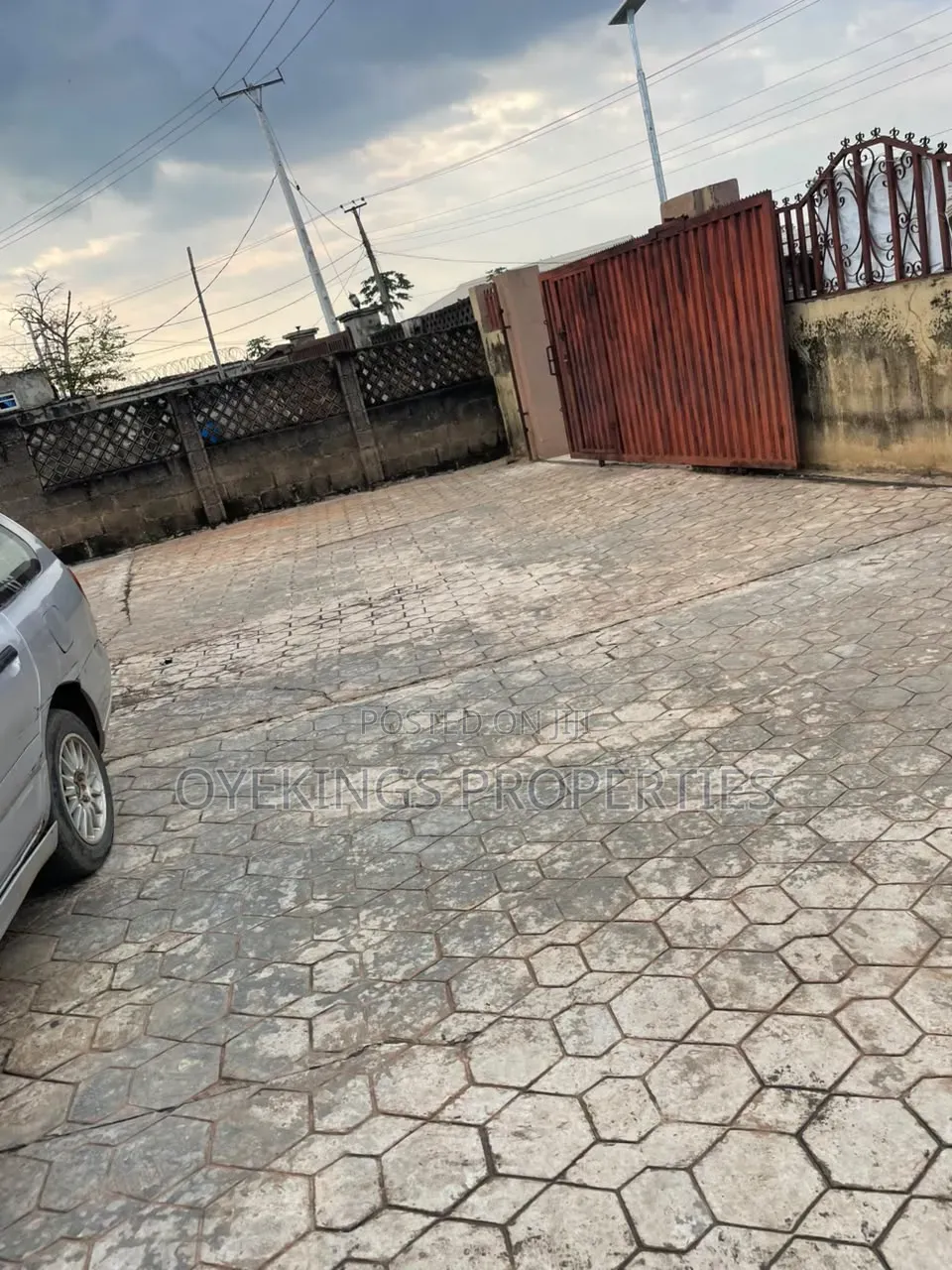 7bdrm Bungalow in Arapaja, Oluyole for sale in Oluyole