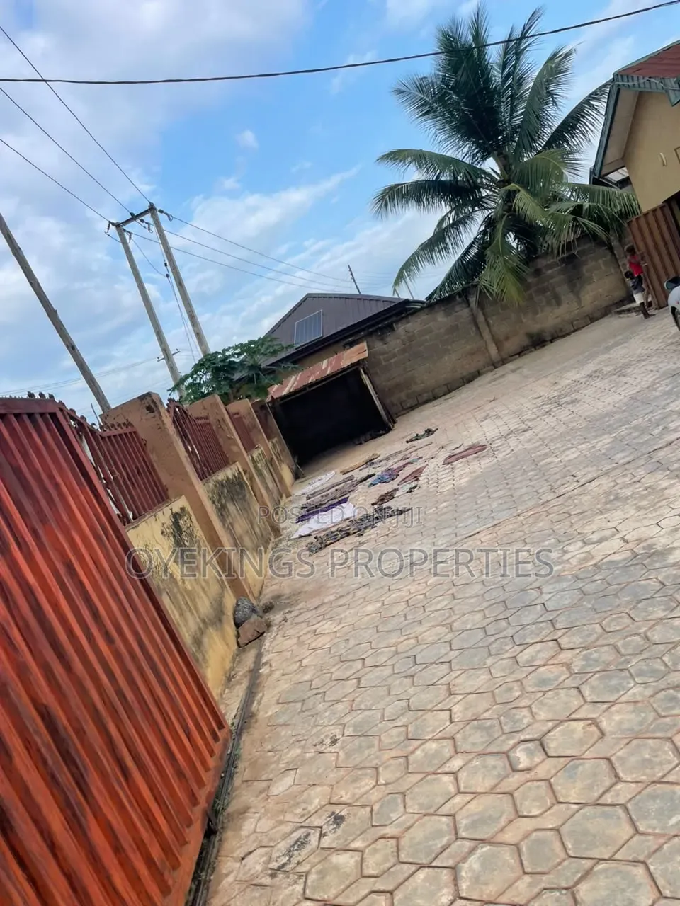 7bdrm Bungalow in Arapaja, Oluyole for sale in Oluyole