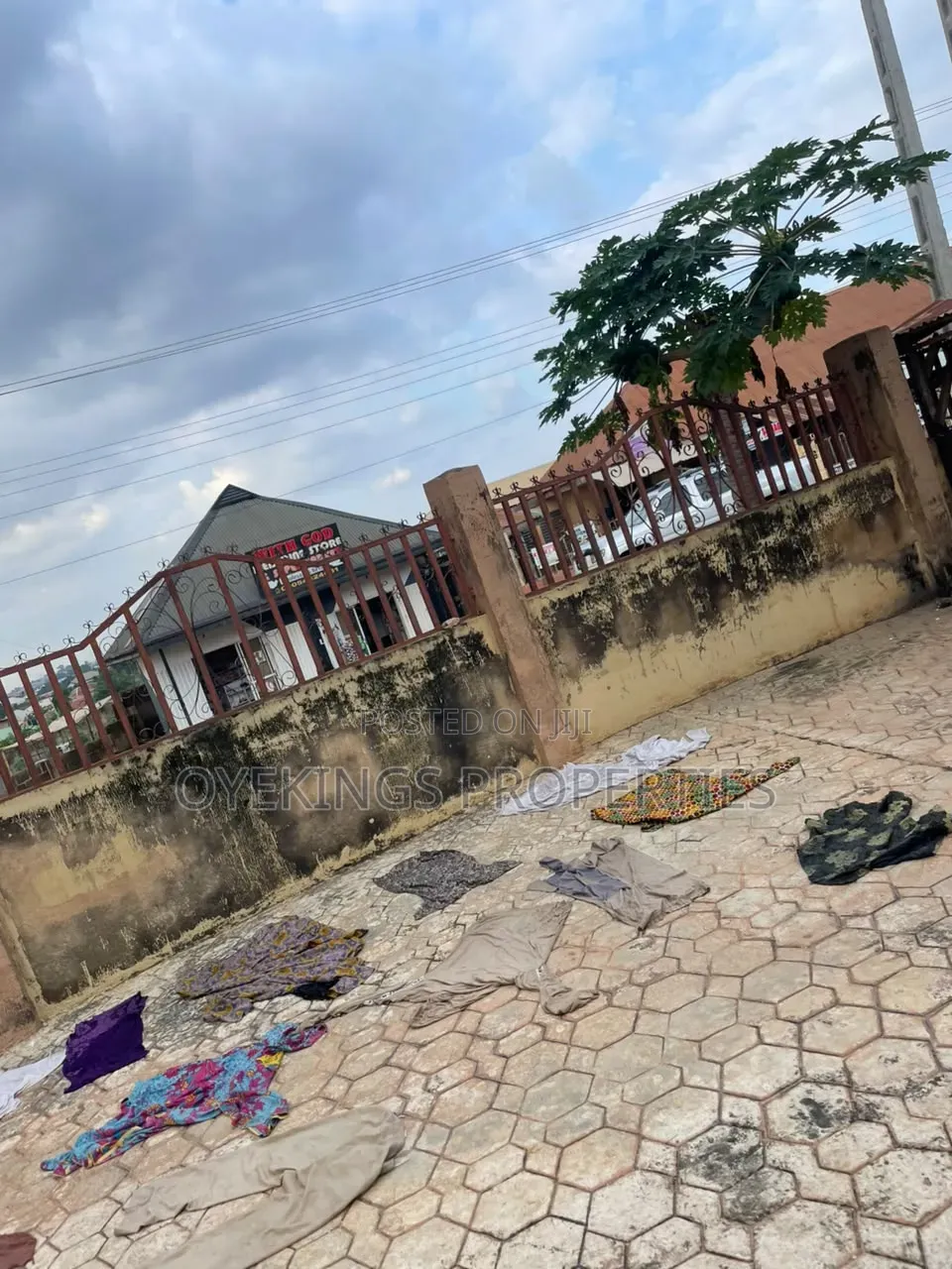 7bdrm Bungalow in Arapaja, Oluyole for sale in Oluyole