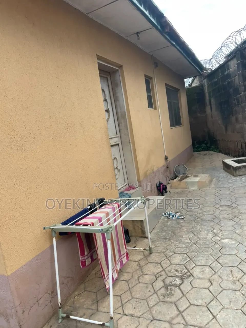 7bdrm Bungalow in Arapaja, Oluyole for sale in Oluyole
