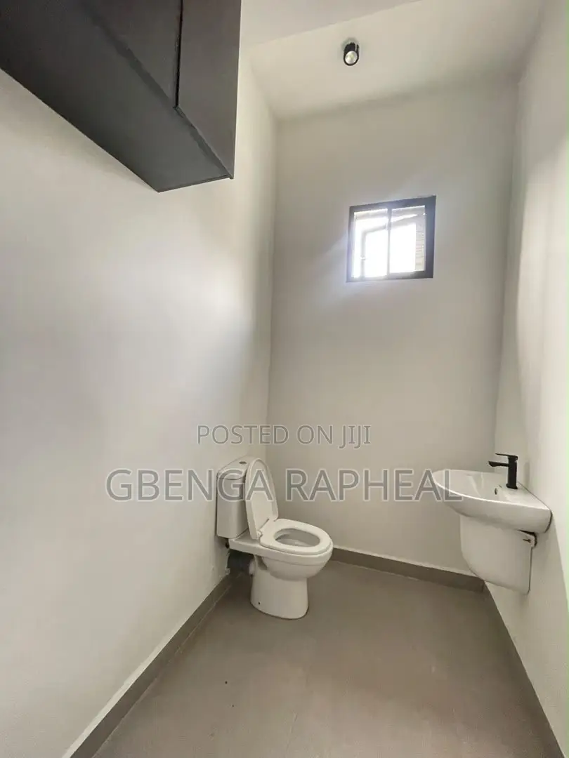 Furnished 2bdrm Block of Flats in Spar Road Ikate, Lekki for sale in Lekki