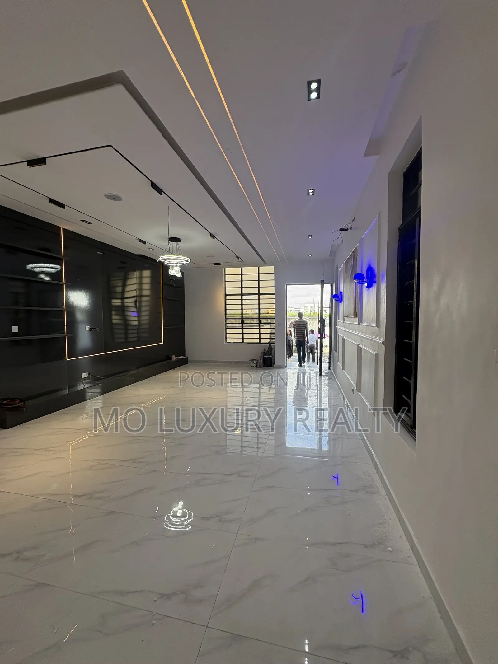 5bdrm Duplex in Chevron for sale in Chevron