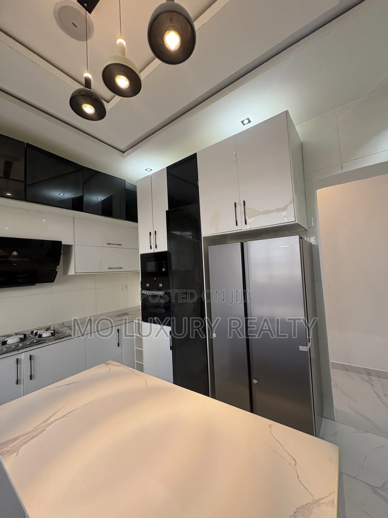 5bdrm Duplex in Chevron for sale in Chevron