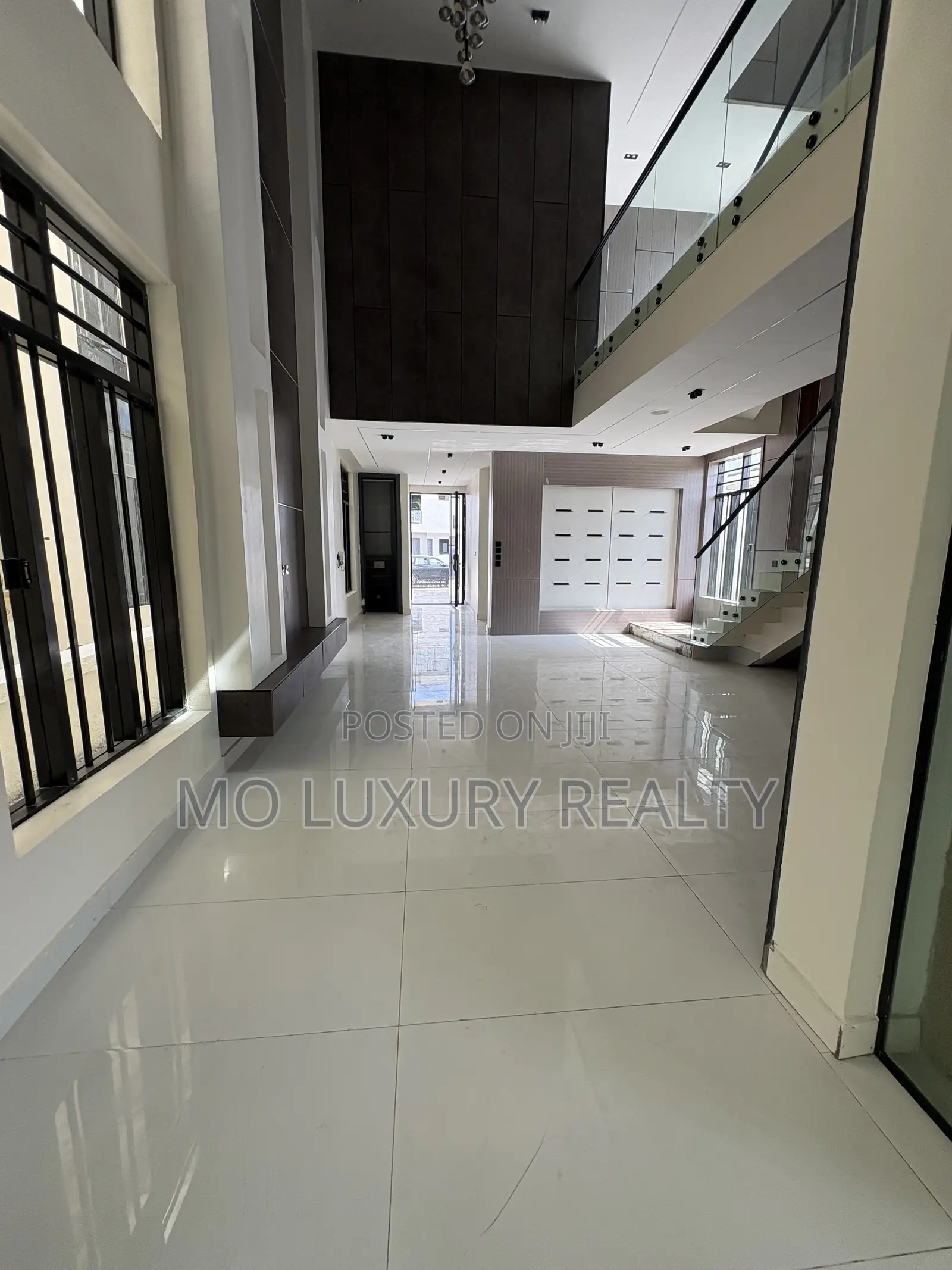 5bdrm Duplex in Chevron for sale in Chevron