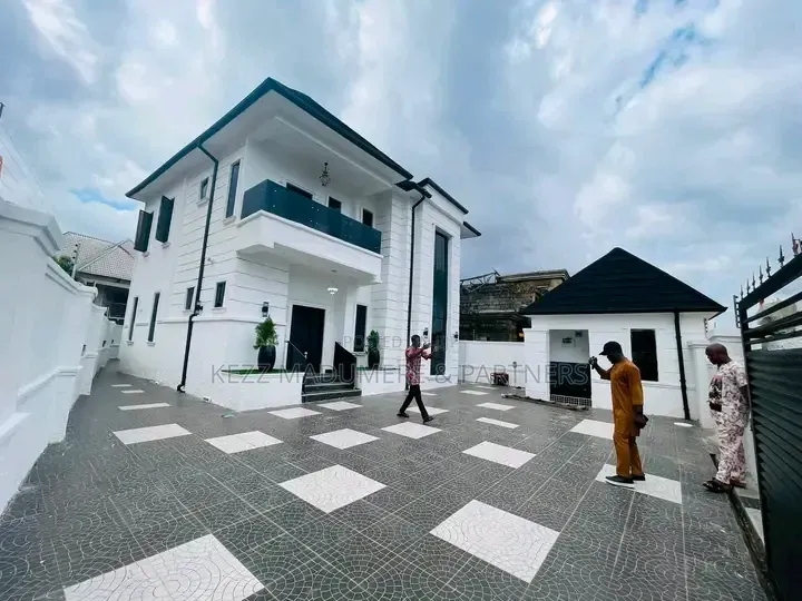 4bdrm Duplex in Inside An Estate, for sale in Owerri