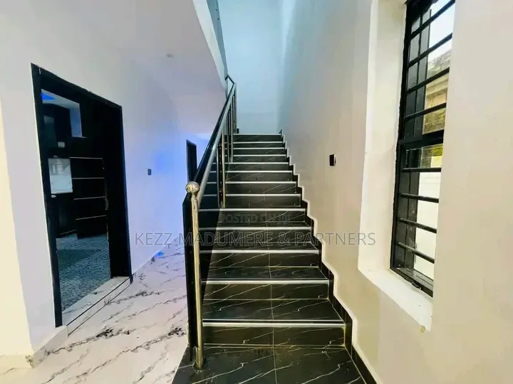 4bdrm Duplex in Inside An Estate, for sale in Owerri