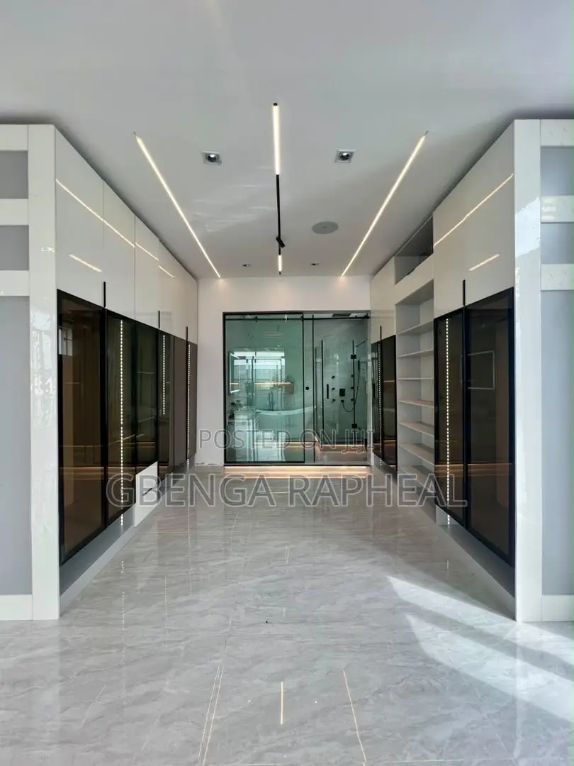 5bdrm Duplex in Osapa, Lekki for sale in Lekki