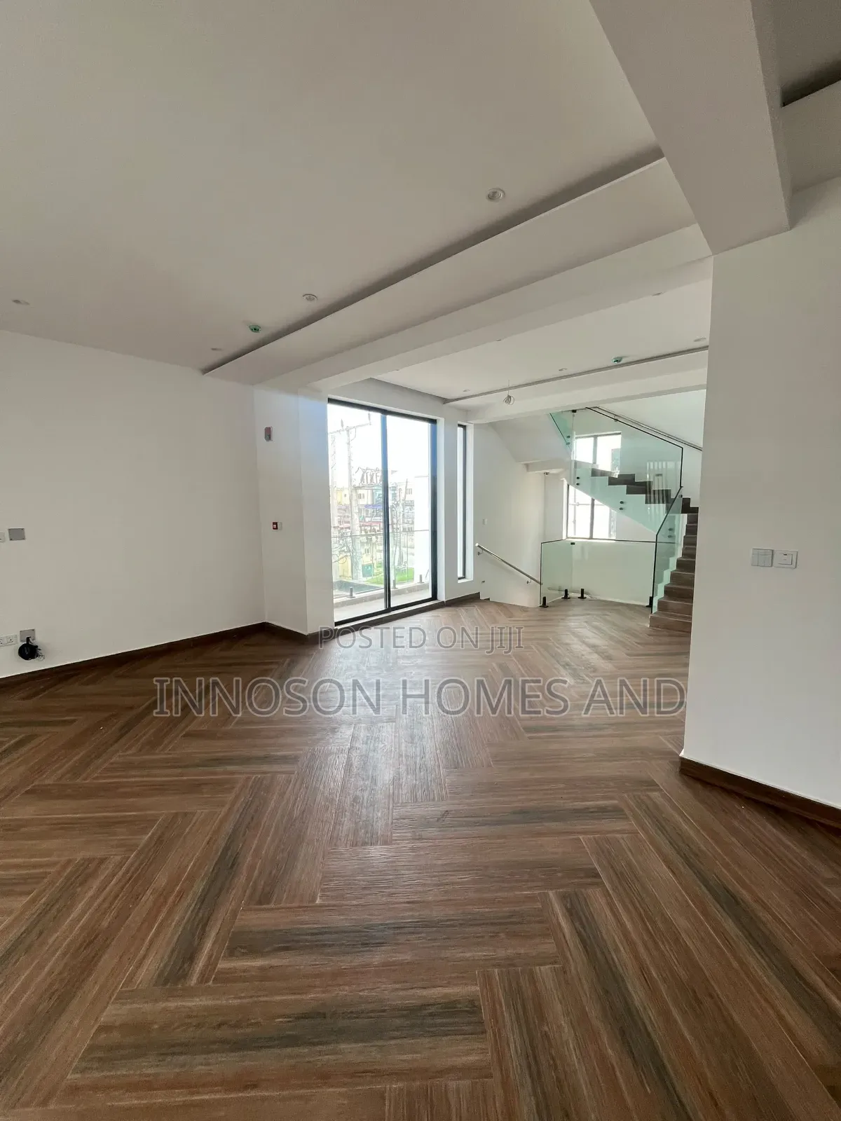 4bdrm Townhouse/Terrace in Chevron for sale in Chevron