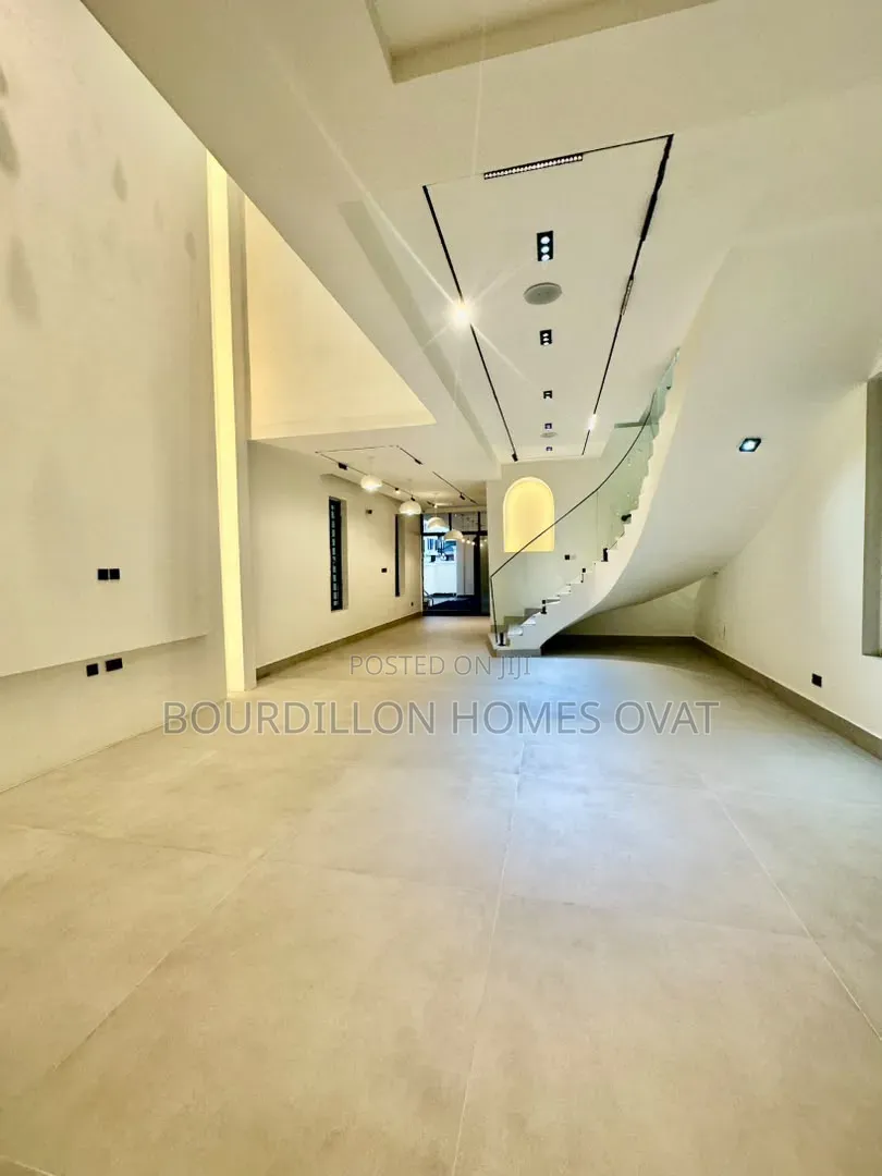 5bdrm Duplex in Lekk Phase 1 for sale in Lekki Phase 1