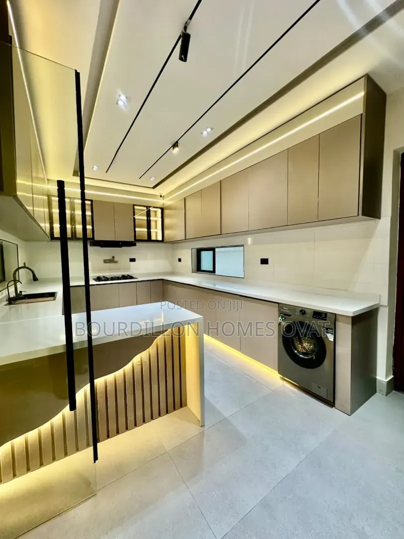 5bdrm Duplex in Lekk Phase 1 for sale in Lekki Phase 1