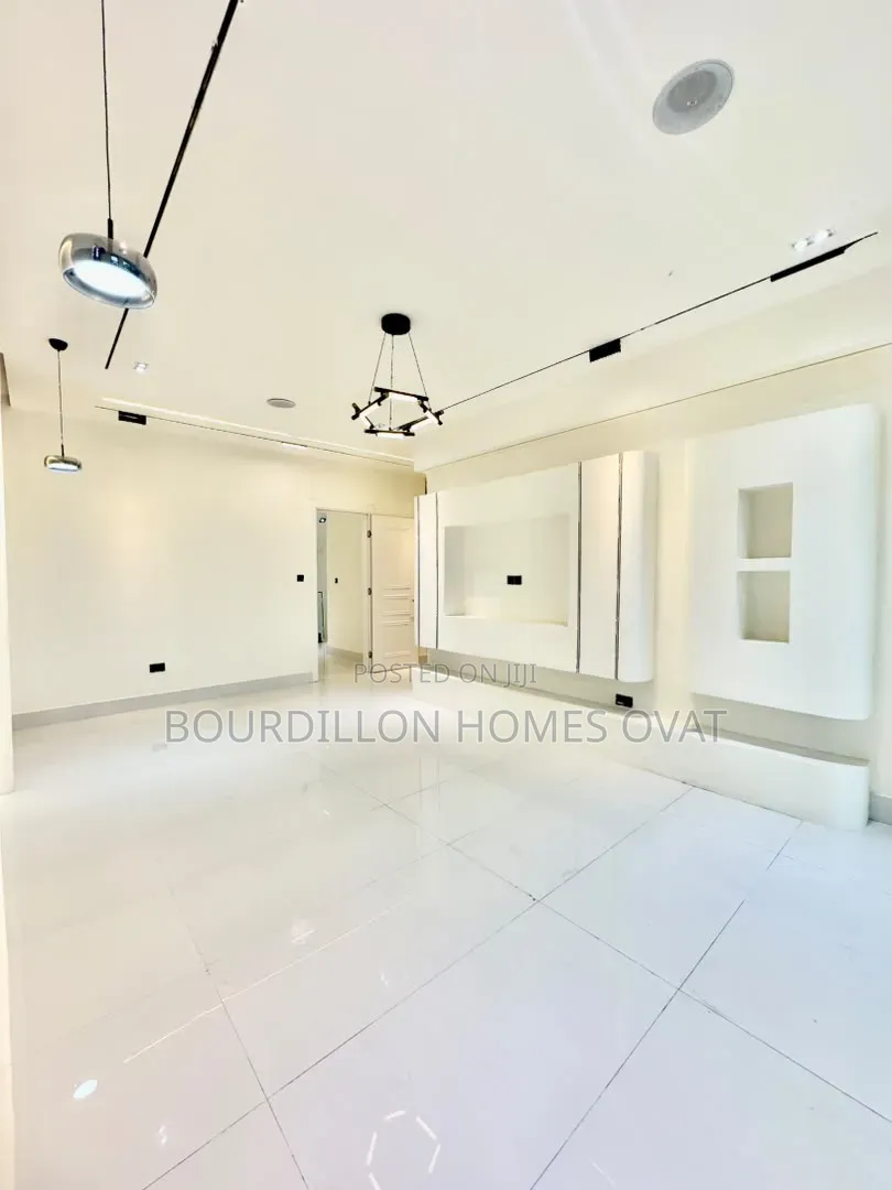 5bdrm Duplex in Lekk Phase 1 for sale in Lekki Phase 1