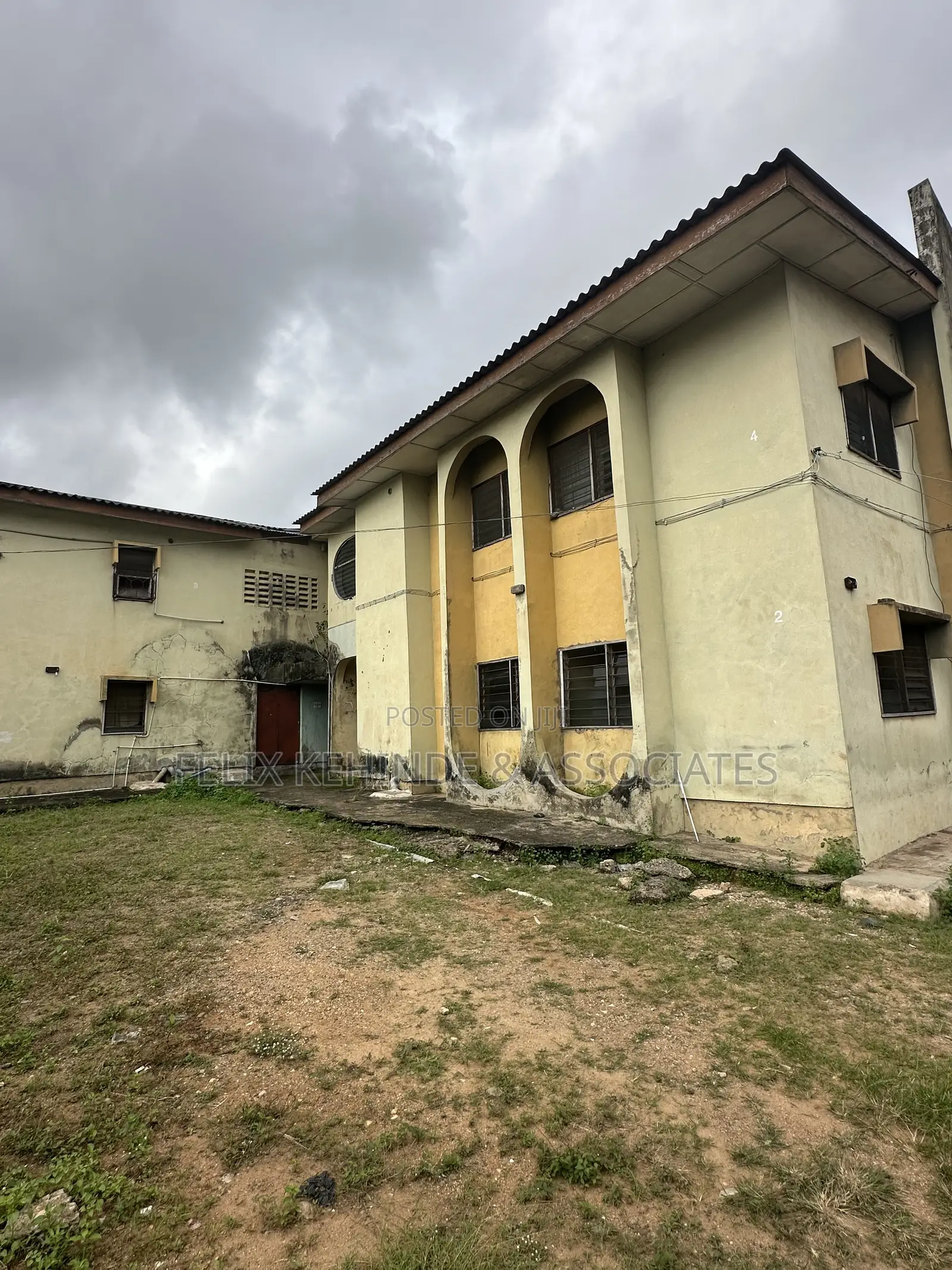 12bdrm Block of Flats in Akinyemi, Ring Road for sale in Rind Road