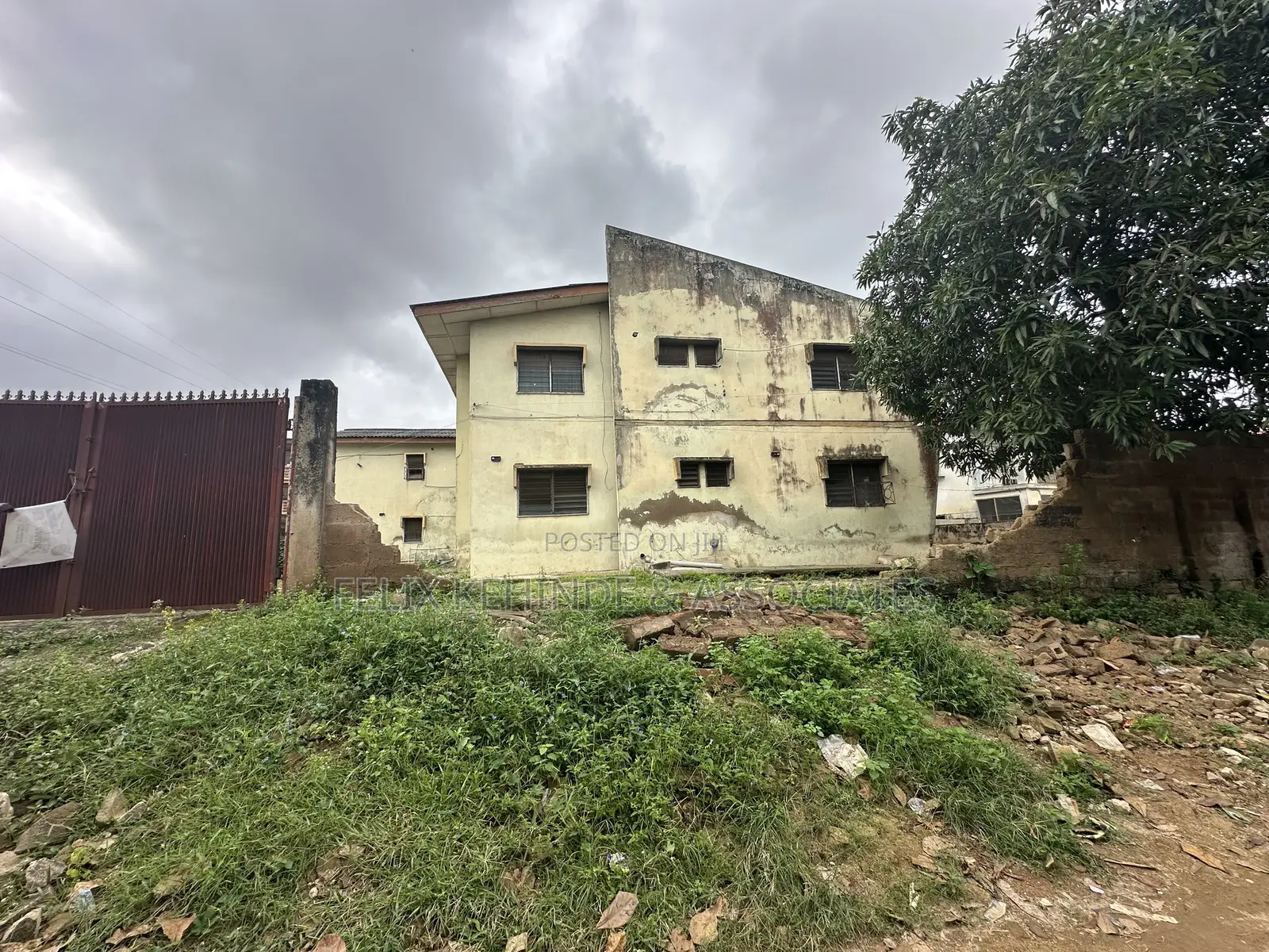 12bdrm Block of Flats in Akinyemi, Ring Road for sale in Rind Road