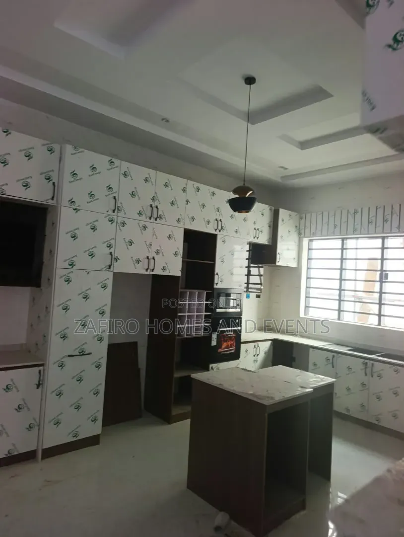 4bdrm Duplex in Ikolaba Estate ,, Basorun for sale in Basorun
