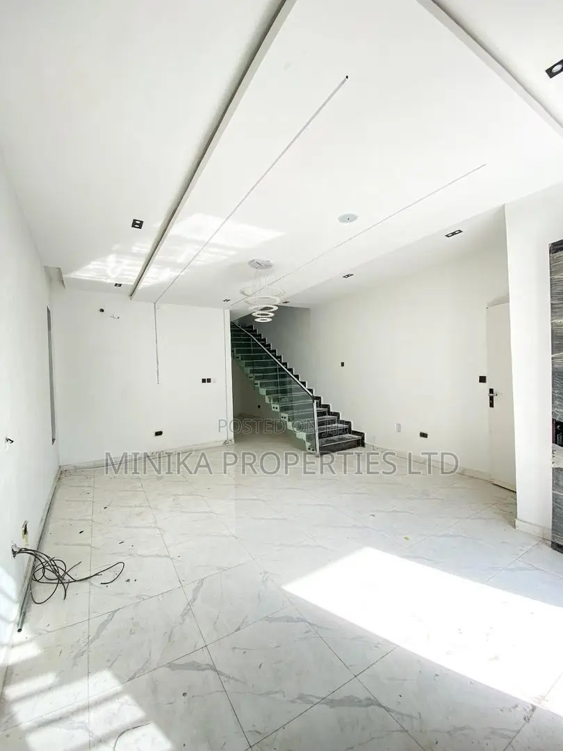 4bdrm Duplex in Ikota Villa Estate for sale in Ikota