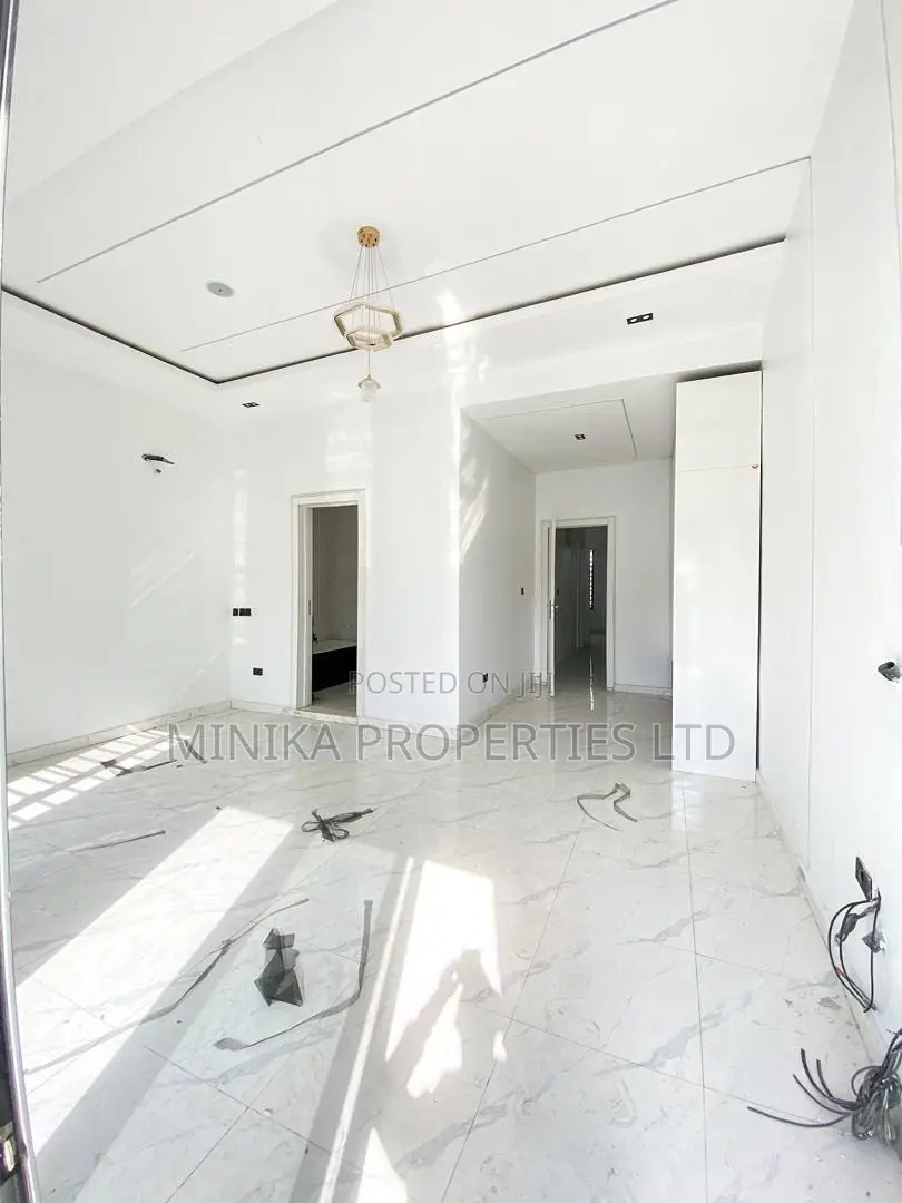 4bdrm Duplex in Ikota Villa Estate for sale in Ikota