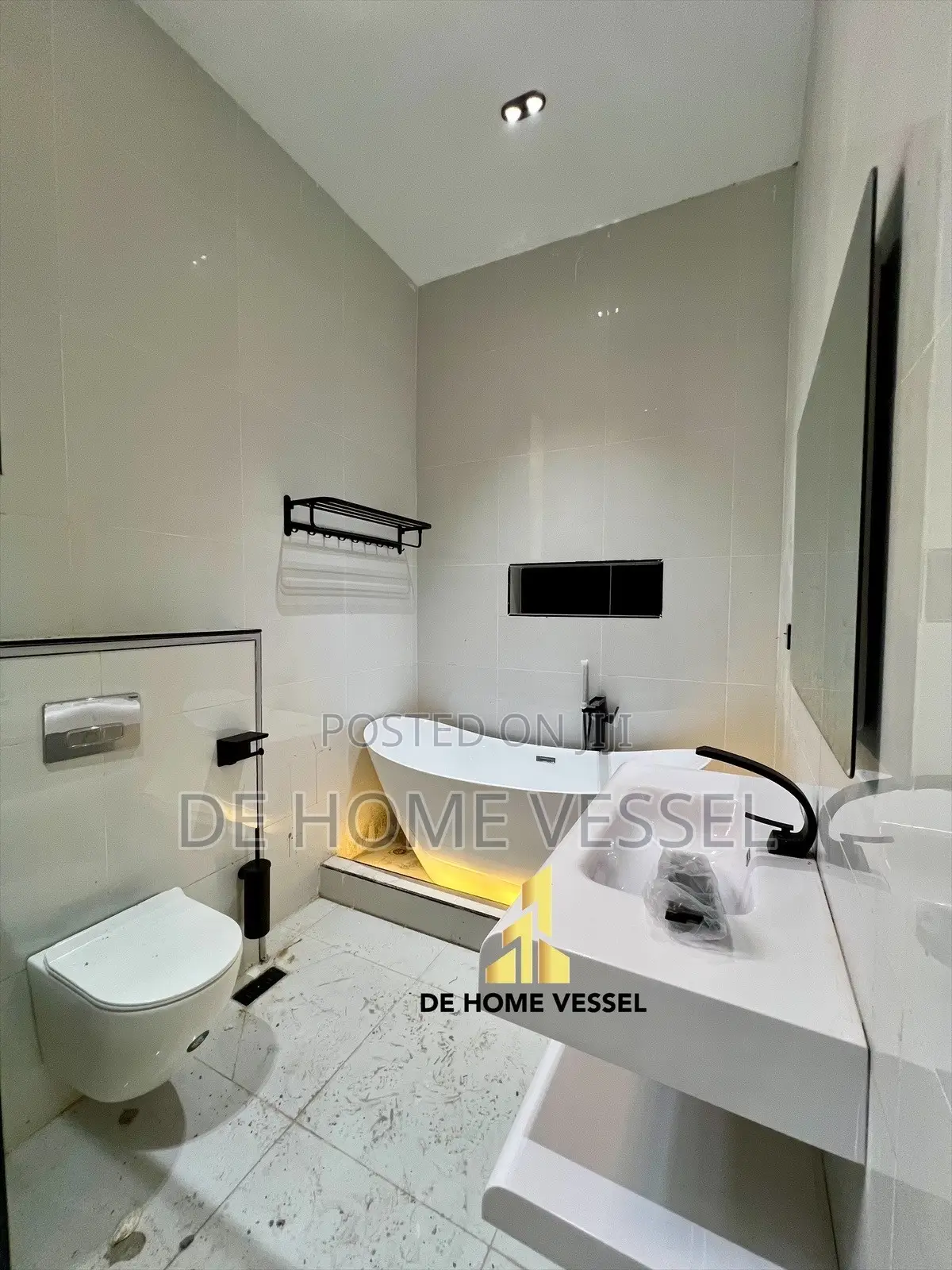 5bdrm Duplex in Chevron for sale in Chevron