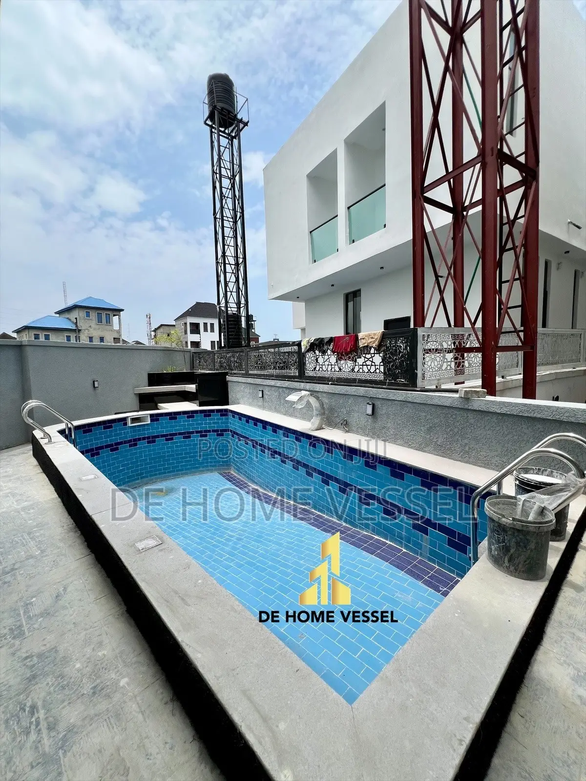 5bdrm Duplex in Chevron for sale in Chevron