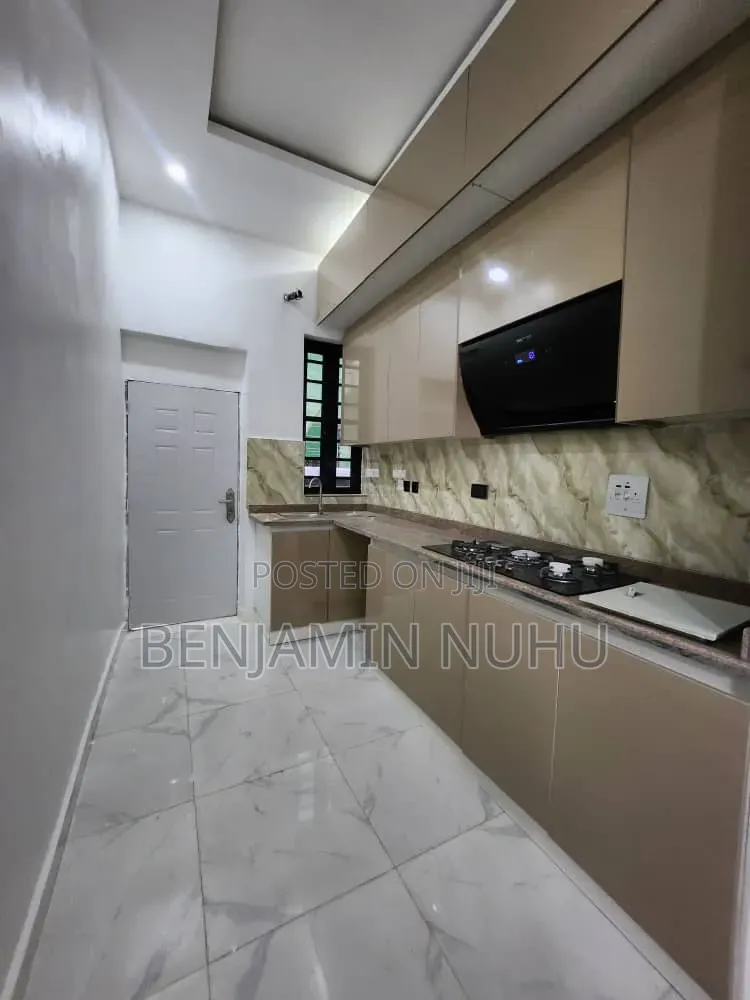 3bdrm Duplex in Ikota for rent in Ikota