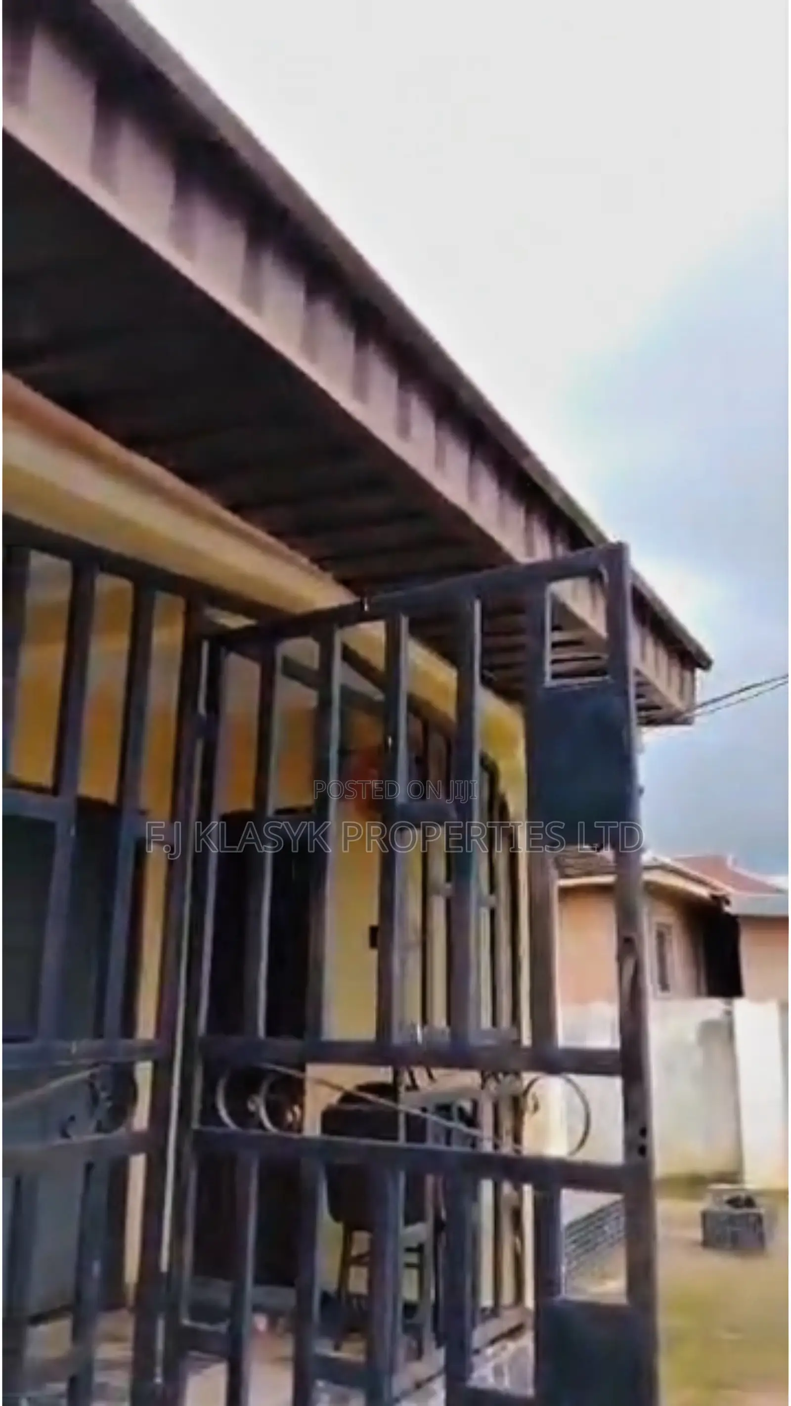 5bdrm Block of Flats in Benin City for sale in Benin City