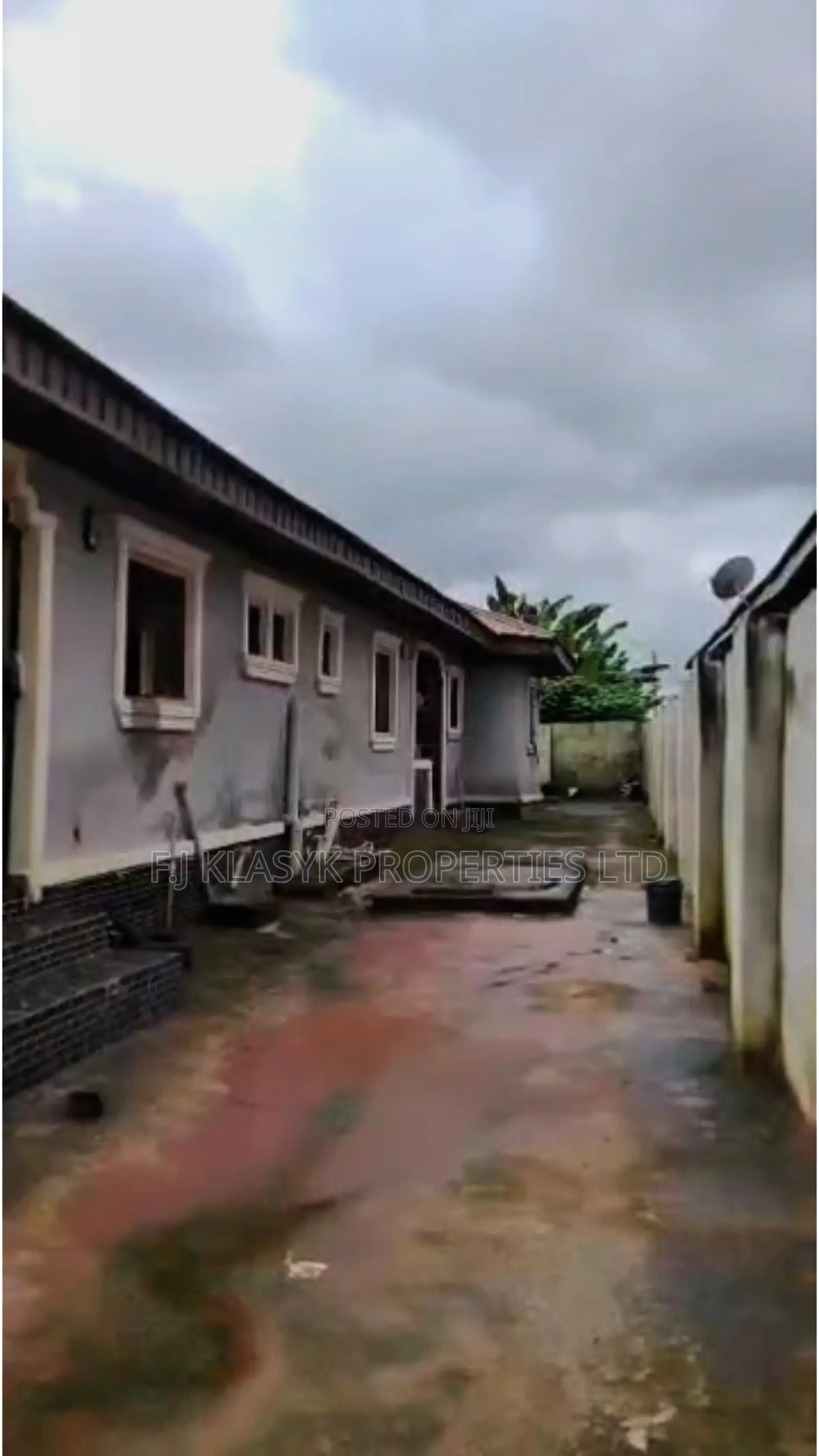 5bdrm Block of Flats in Benin City for sale in Benin City