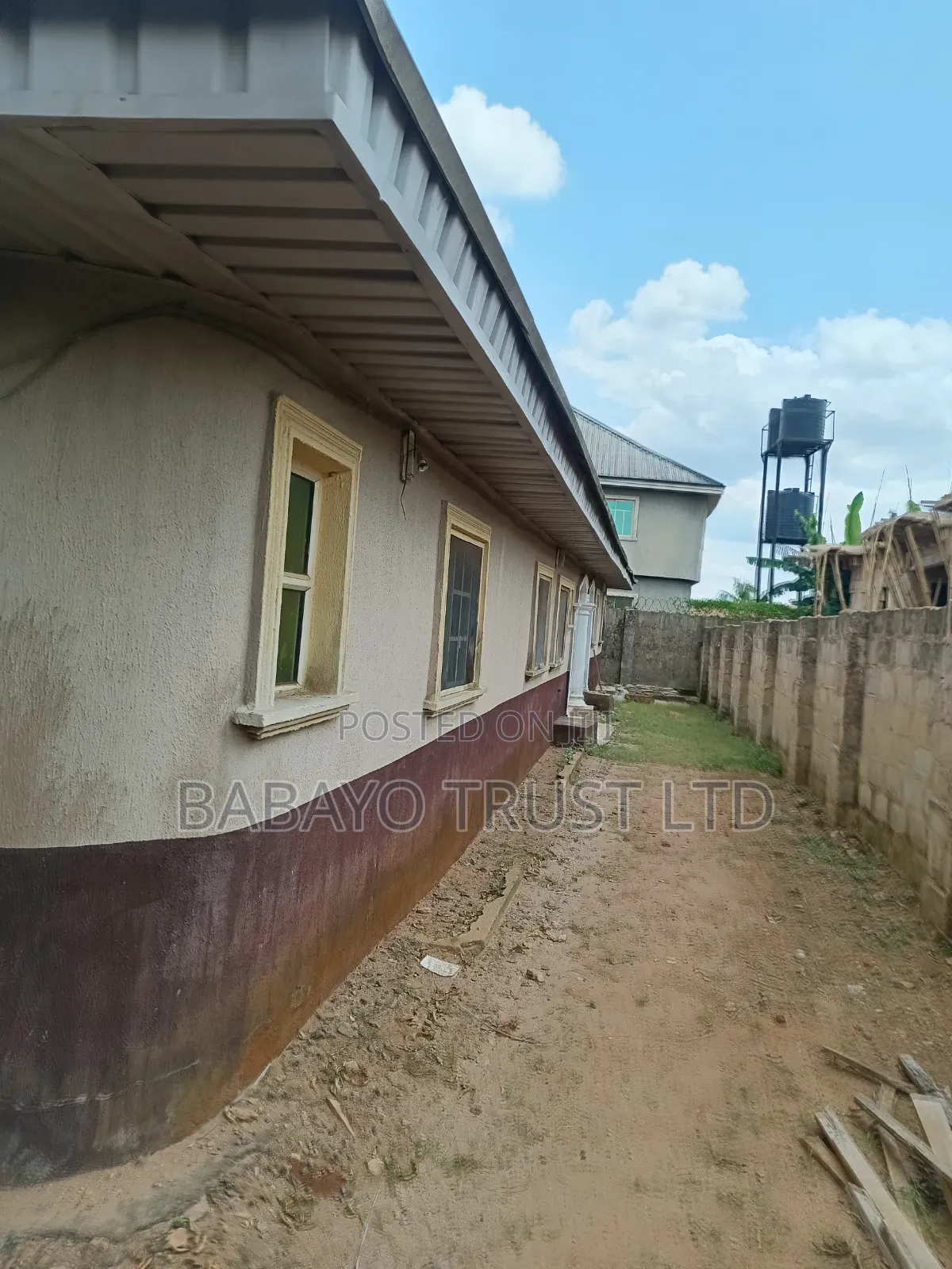 6bdrm Block of Flats in Benin City for sale in Benin City