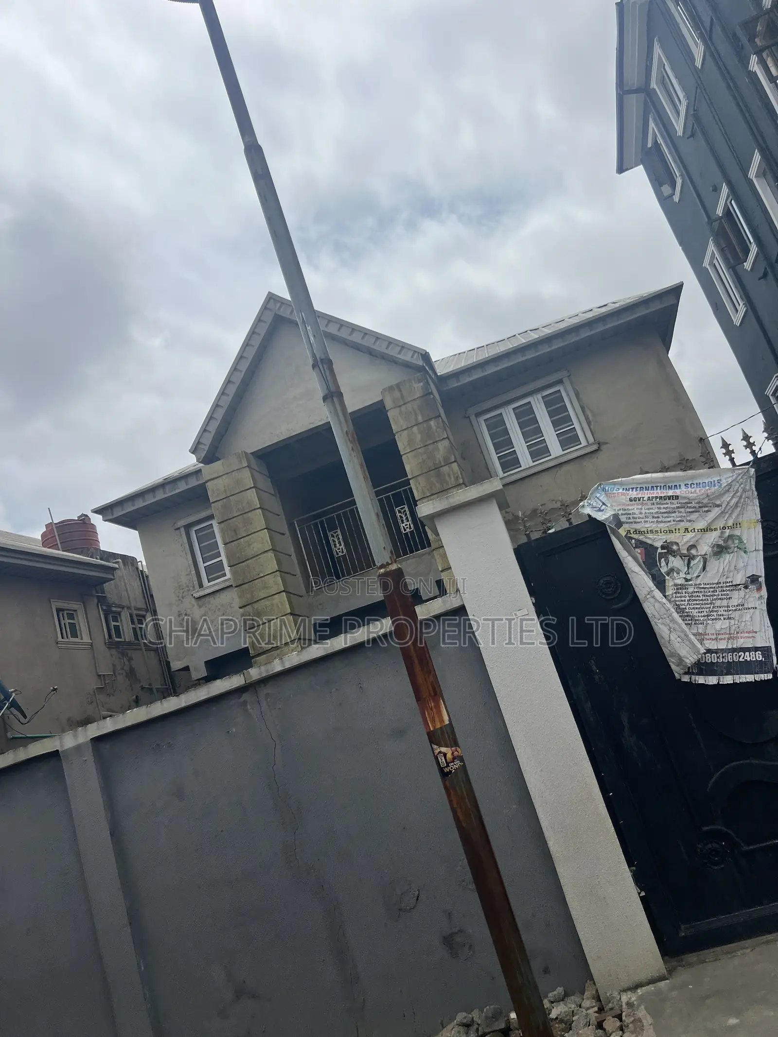 3bdrm Block of Flats in Surulere Lagos for sale in Surulere