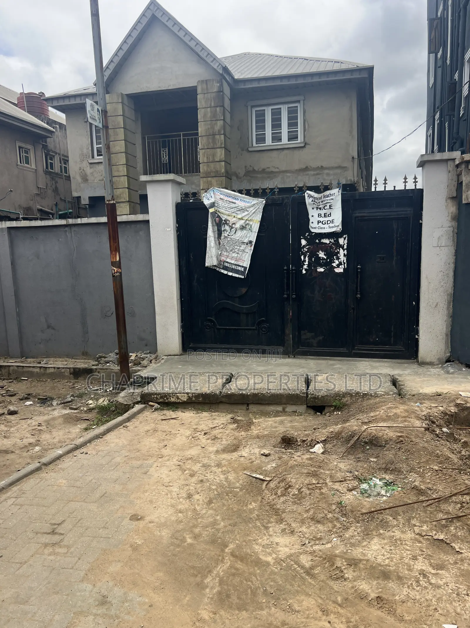 3bdrm Block of Flats in Surulere Lagos for sale in Surulere