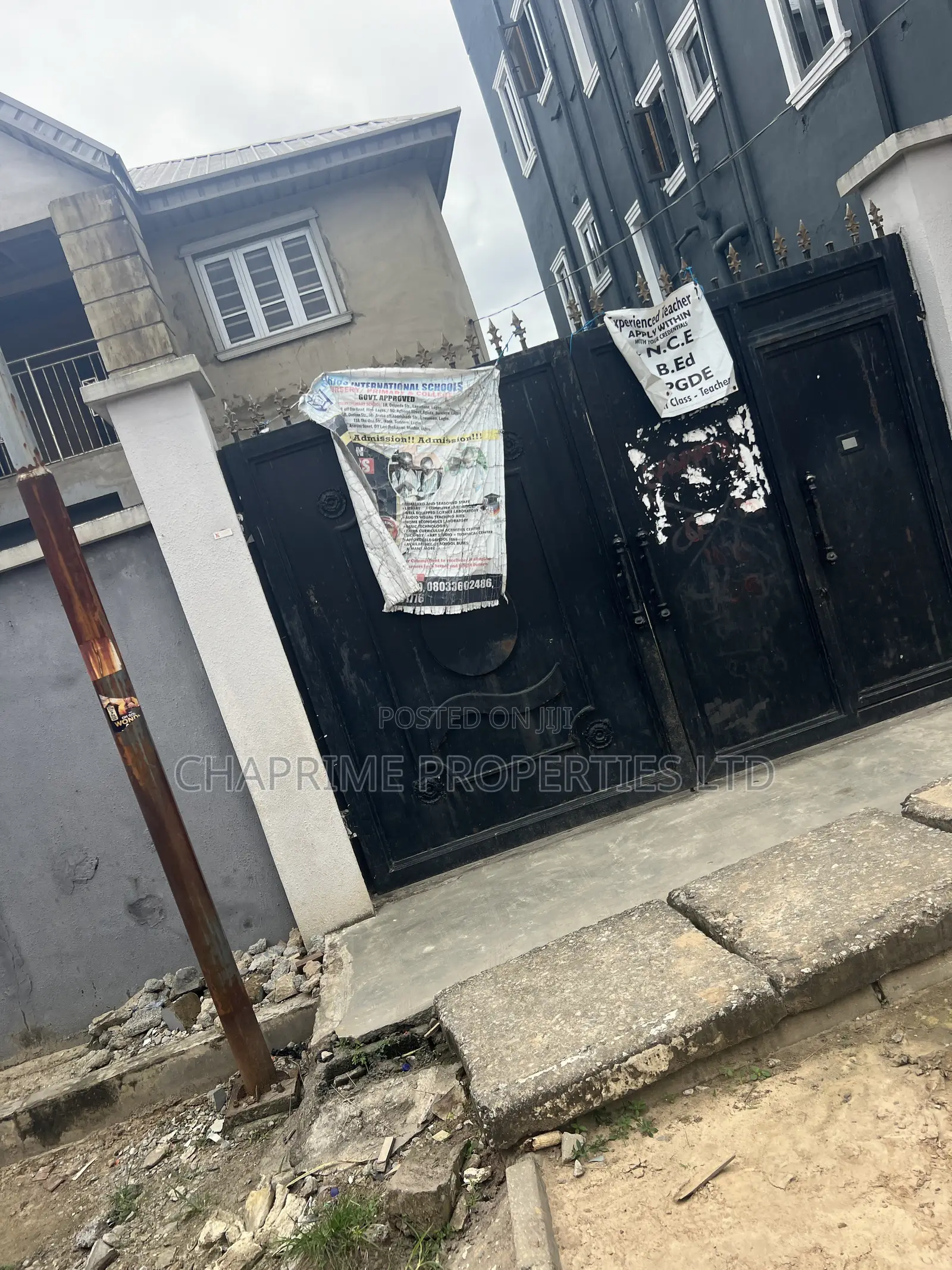3bdrm Block of Flats in Surulere Lagos for sale in Surulere