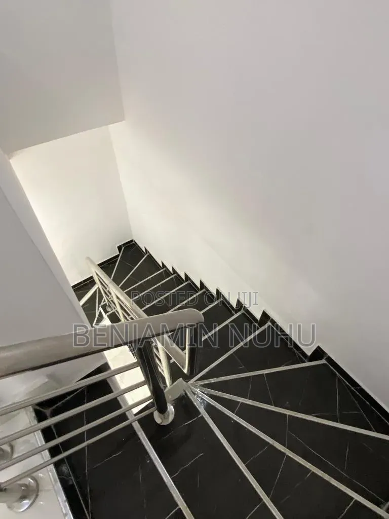 3bdrm Duplex in Ikota for rent in Ikota