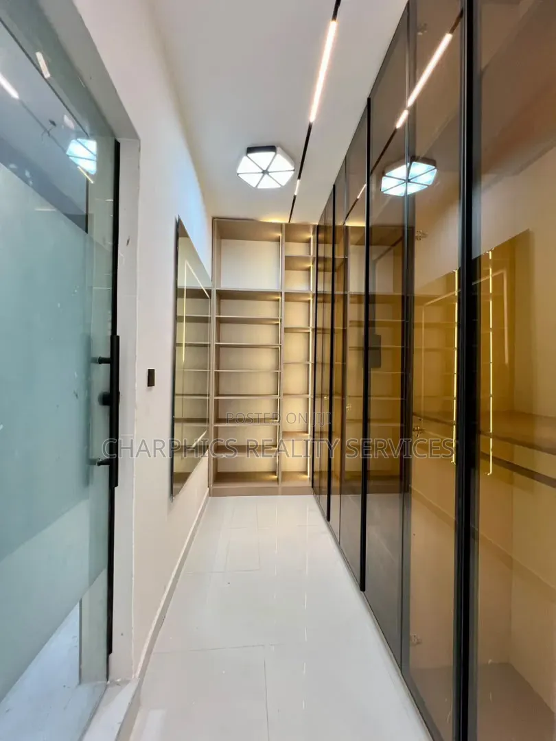 5bdrm Duplex in Chevron for sale in Chevron