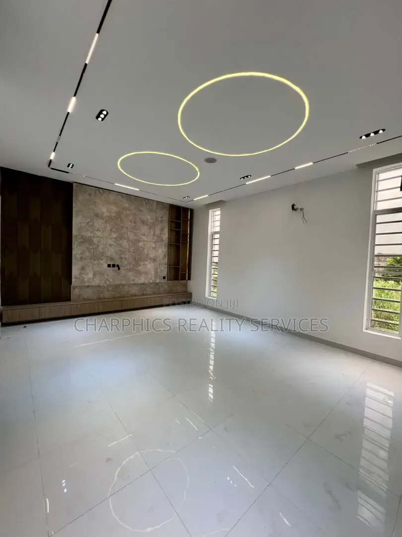 5bdrm Duplex in Chevron for sale in Chevron