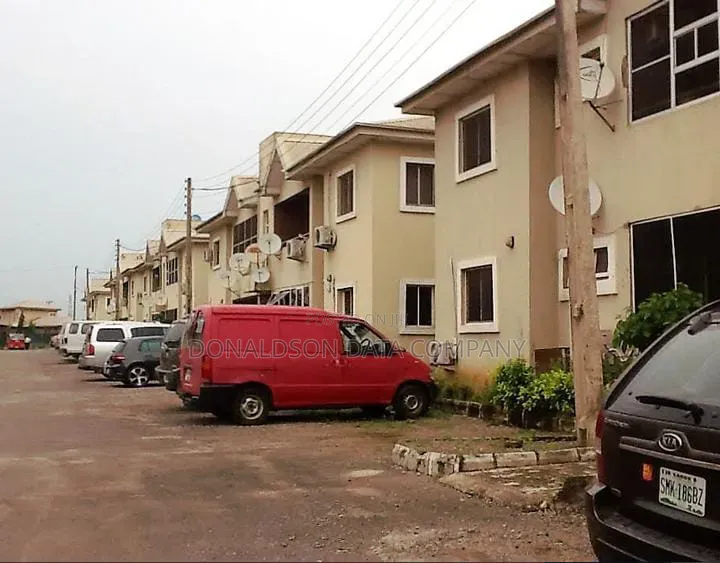 Furnished 3bdrm Apartment in Lateef Estate for sale in LSDPC estate