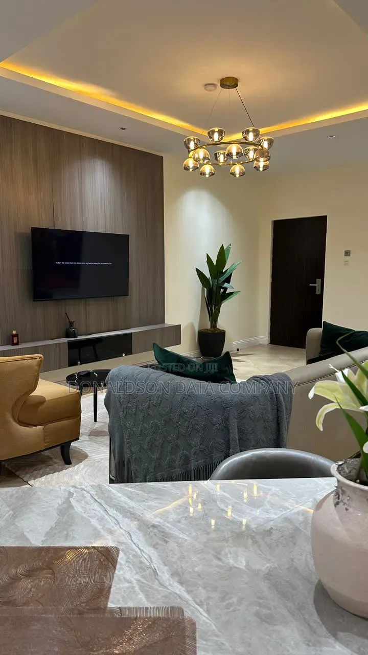 Furnished 3bdrm Apartment in Lateef Estate for sale in LSDPC estate