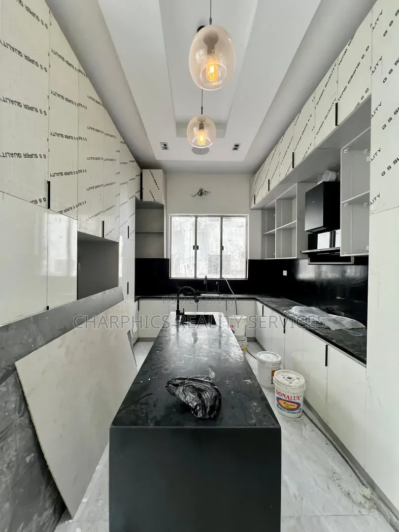 5bdrm Duplex in Osapa london for sale in Osapa london
