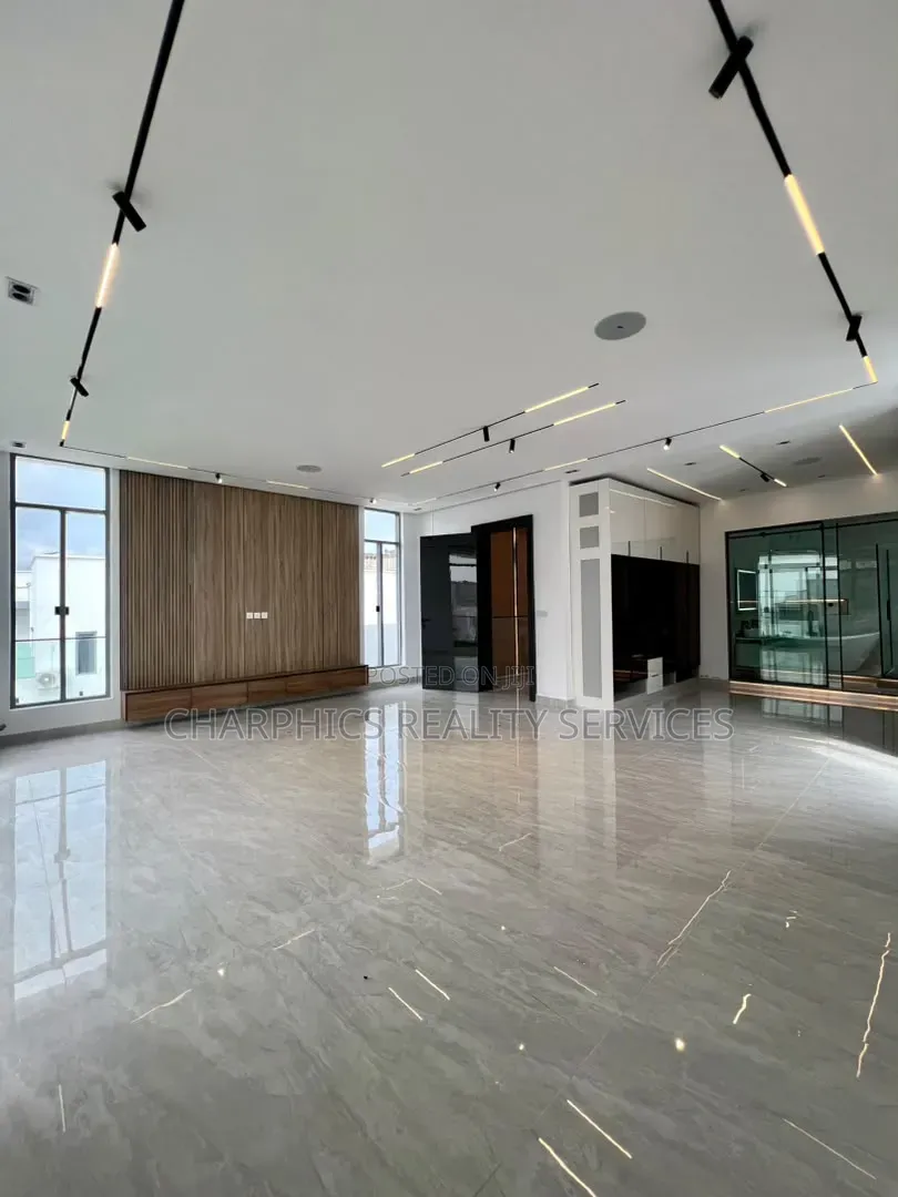 5bdrm Duplex in Osapa london for sale in Osapa london