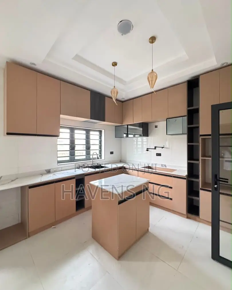 6bdrm Duplex in Western Avenue for sale in Western Avenue