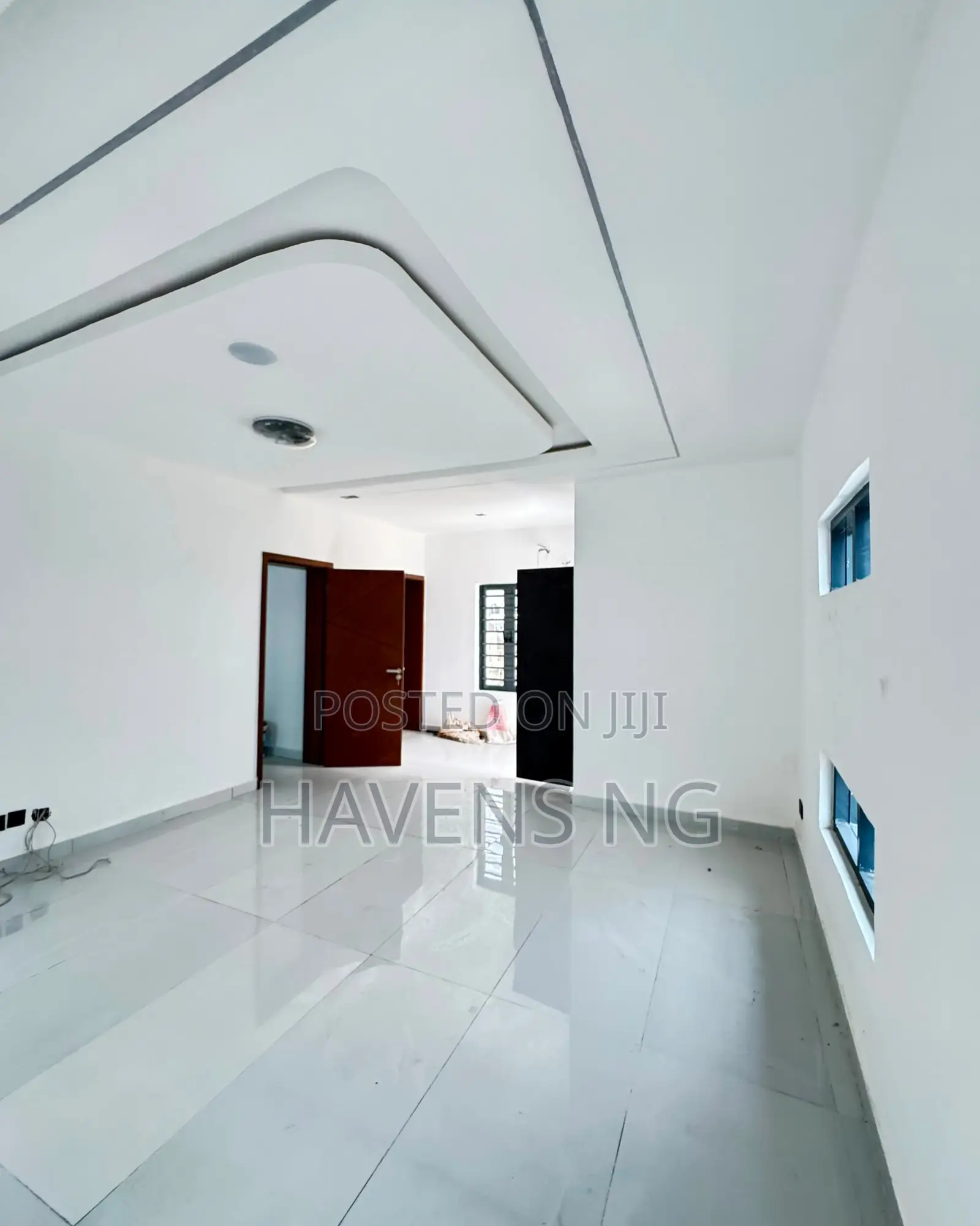 6bdrm Duplex in Western Avenue for sale in Western Avenue