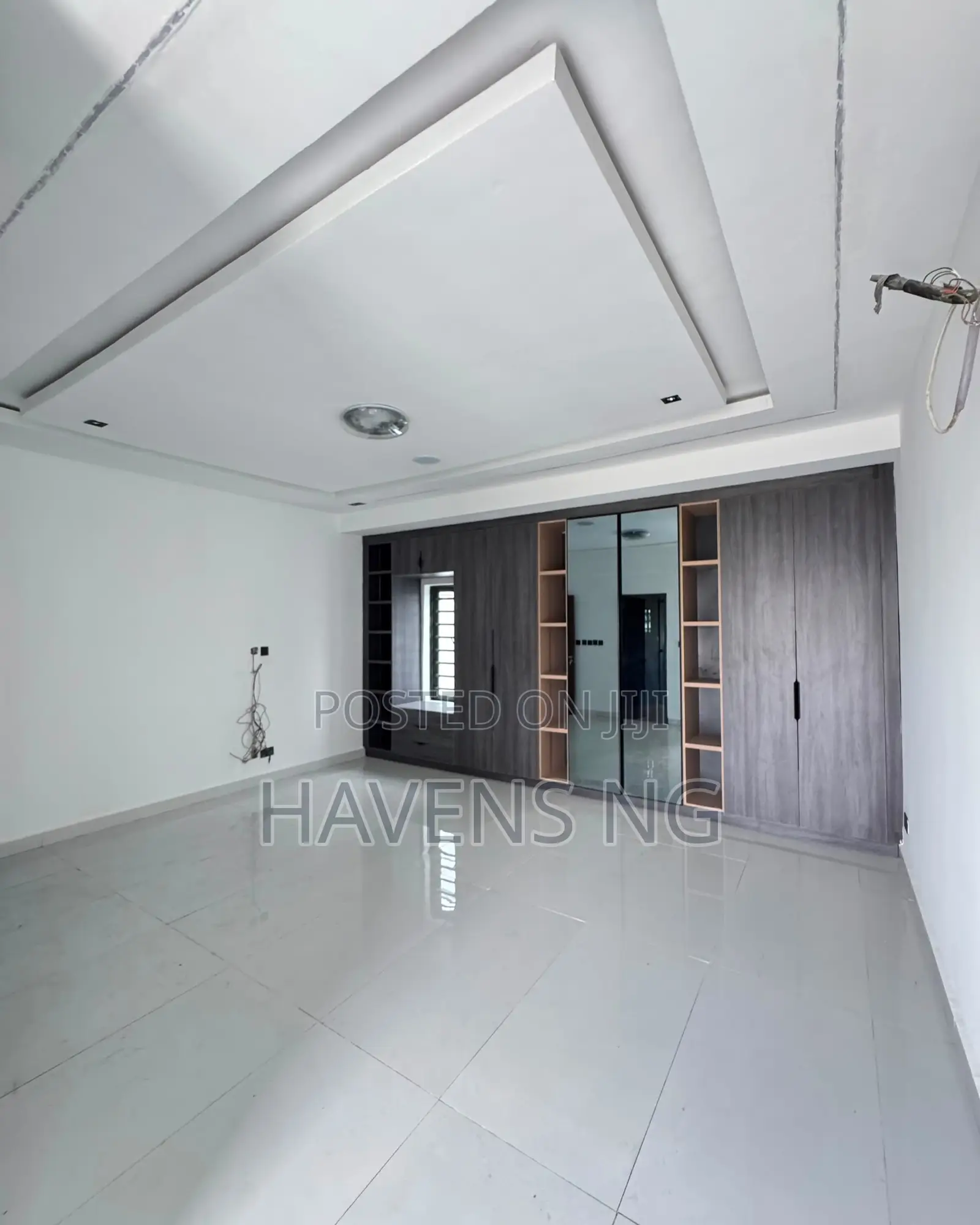 6bdrm Duplex in Western Avenue for sale in Western Avenue
