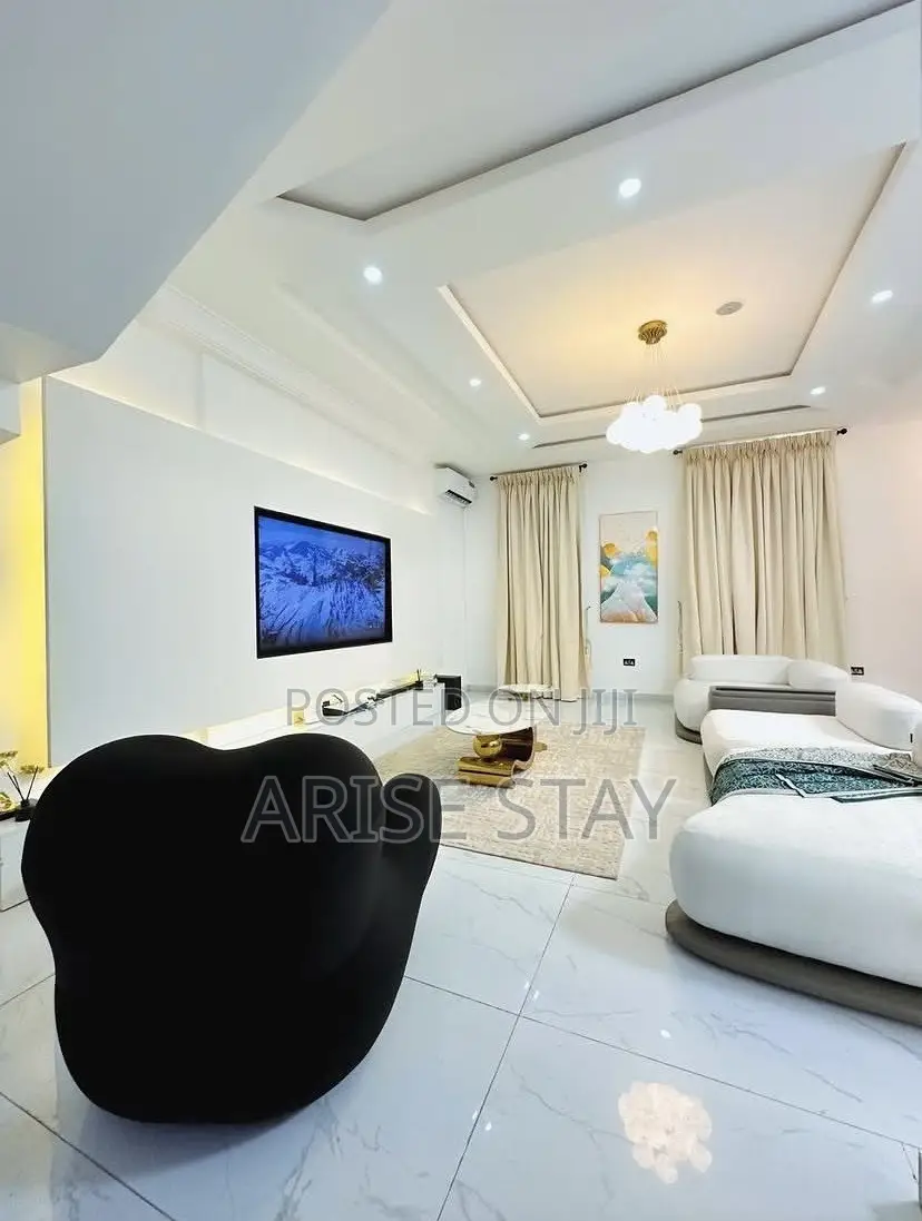 4-Bedroom Self-Compound With Ps5 & Jacuzzi | Lekki in Lekki Phase 1