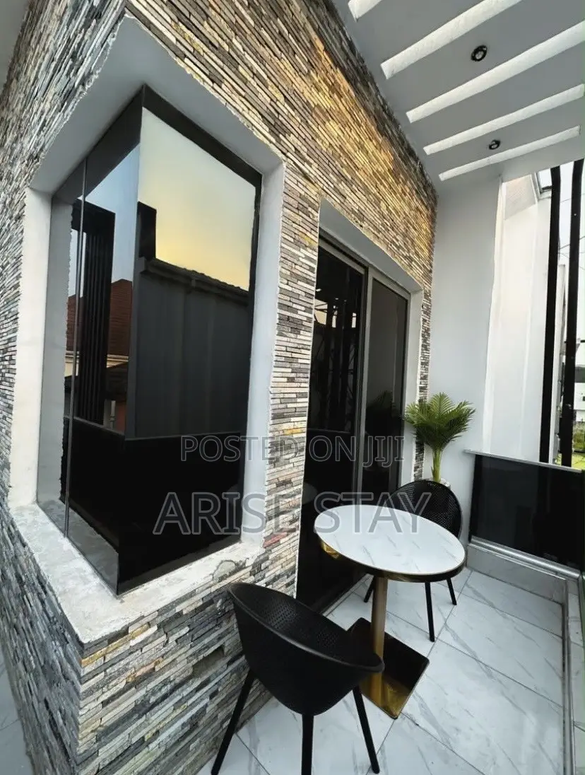4-Bedroom Self-Compound With Ps5 & Jacuzzi | Lekki in Lekki Phase 1