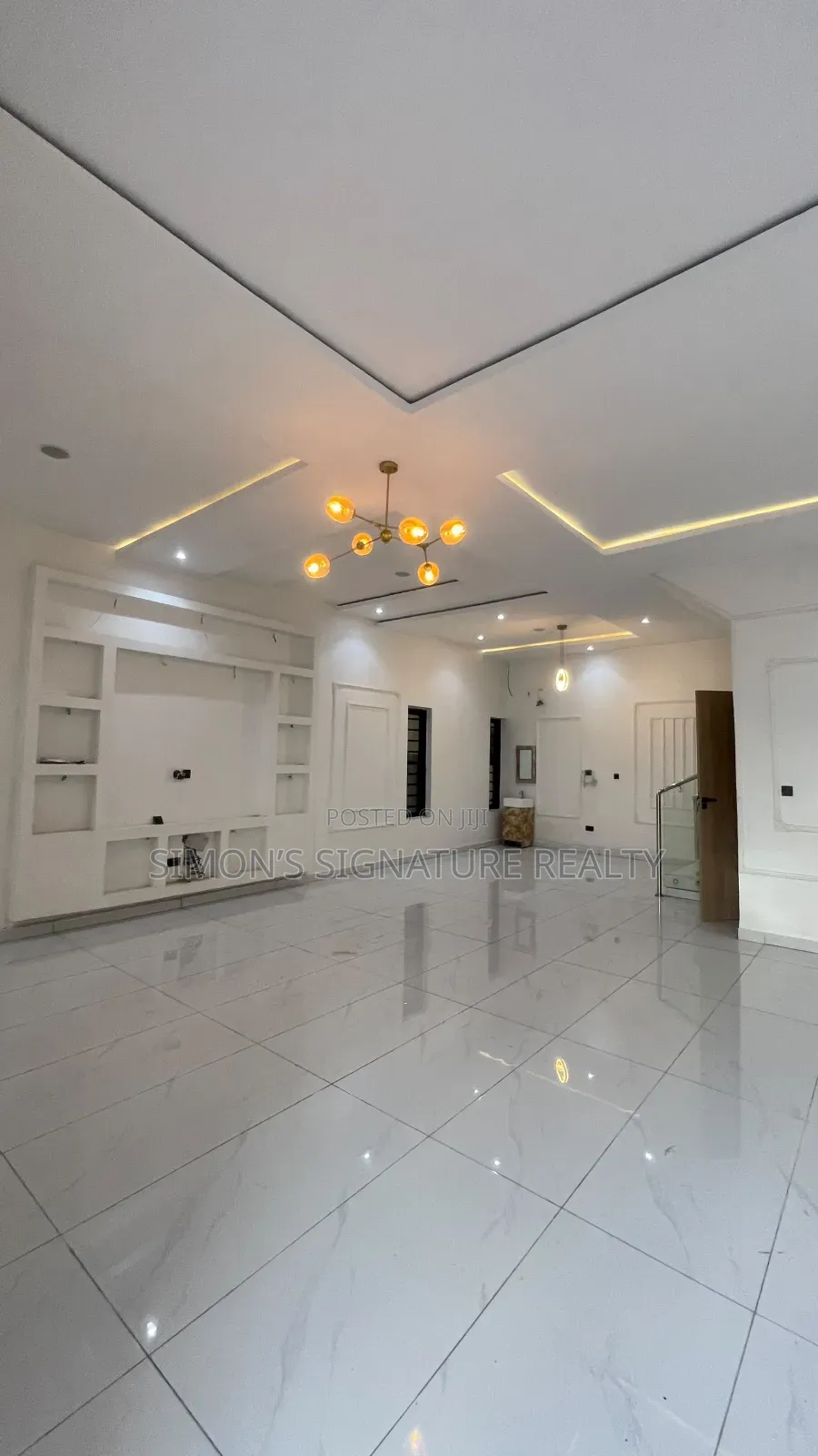 6bdrm Duplex in Chevron for rent in Chevron