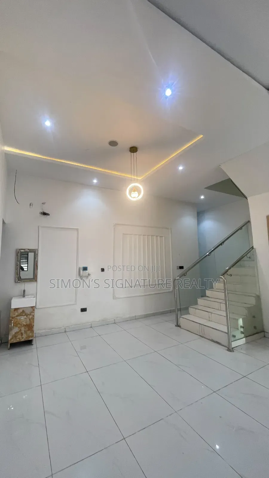 6bdrm Duplex in Chevron for rent in Chevron