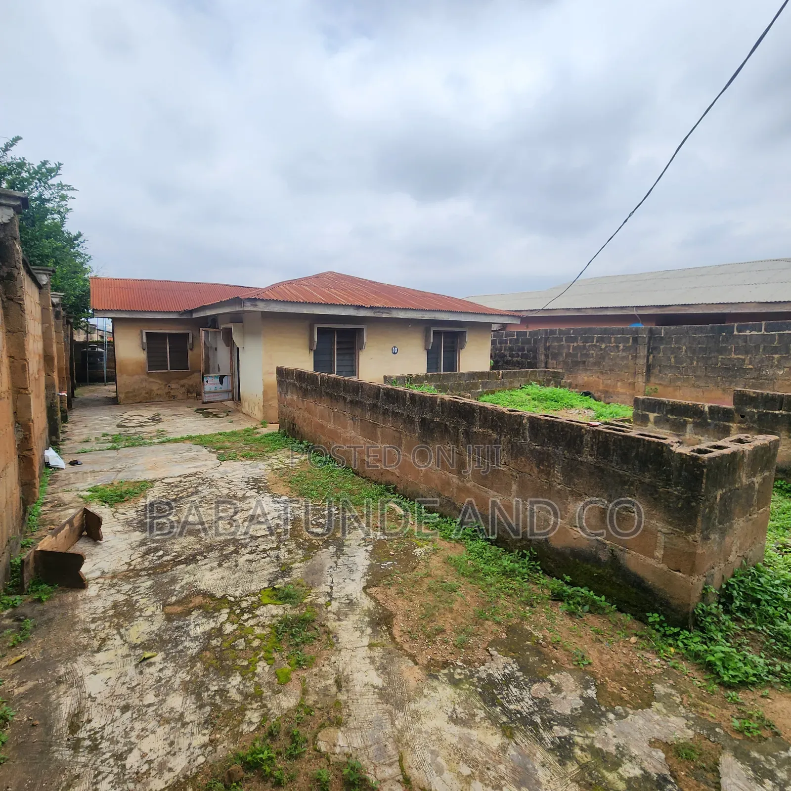 4bdrm Bungalow in Boluwaduro Estate, Akobo for sale in Akobo