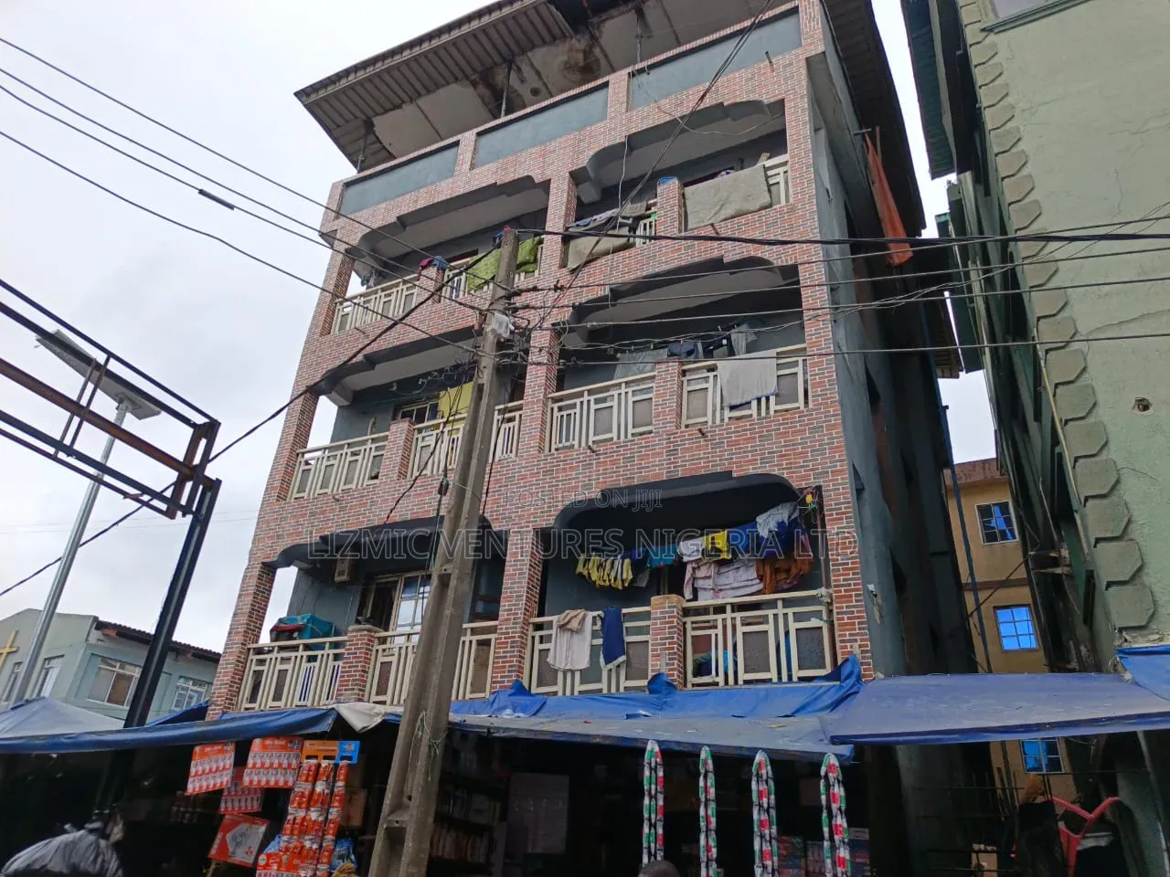 5bdrm Block of Flats in Idumota for sale in Idumota