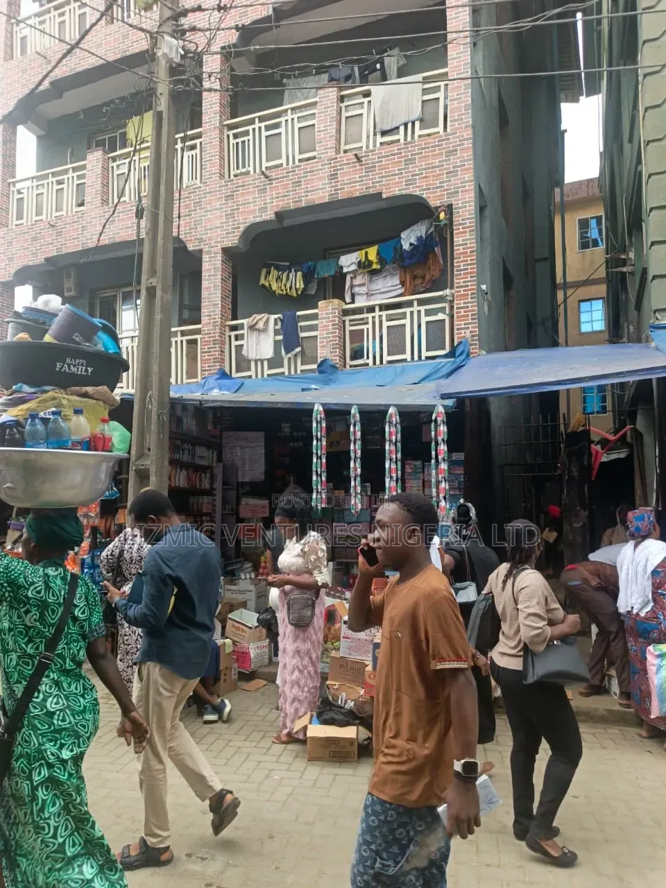 5bdrm Block of Flats in Idumota for sale in Idumota