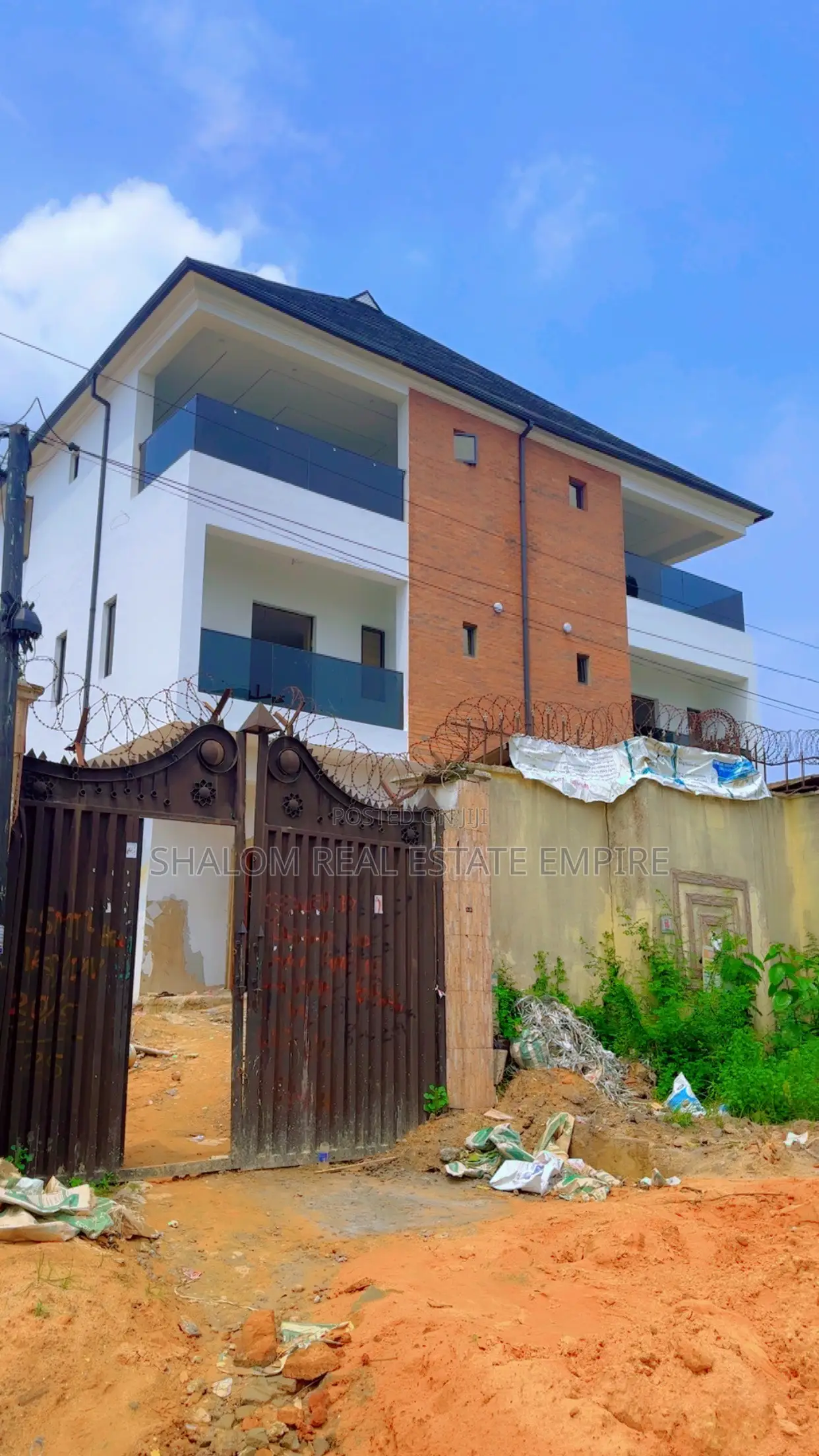 4bdrm Duplex in Unilag Estate Magodo, GRA Phase 1 for sale in GRA Phase 1