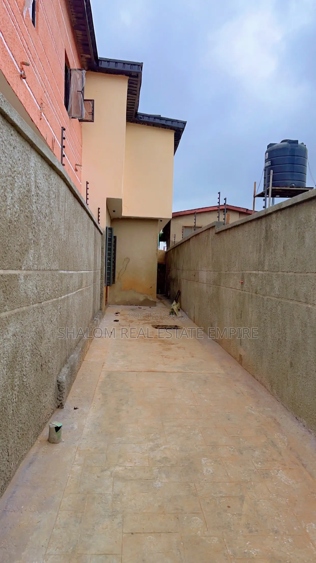 4bdrm Duplex in Olowoora, Kosofe / Kosofe for sale in Kosofe / Kosofe