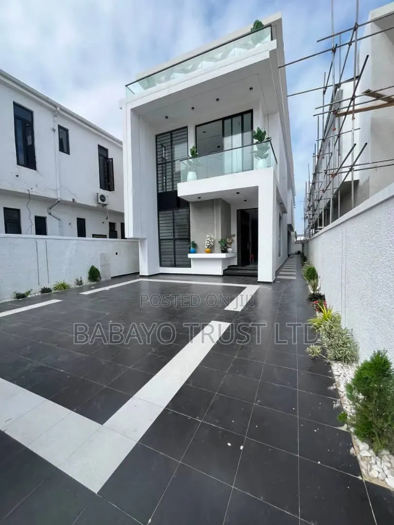 5bdrm Duplex in Ikota for sale in Ikota