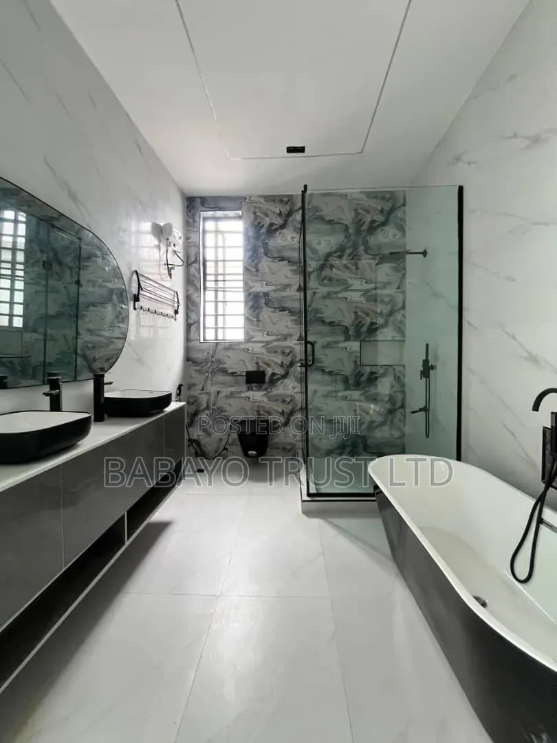 5bdrm Duplex in Ikota for sale in Ikota